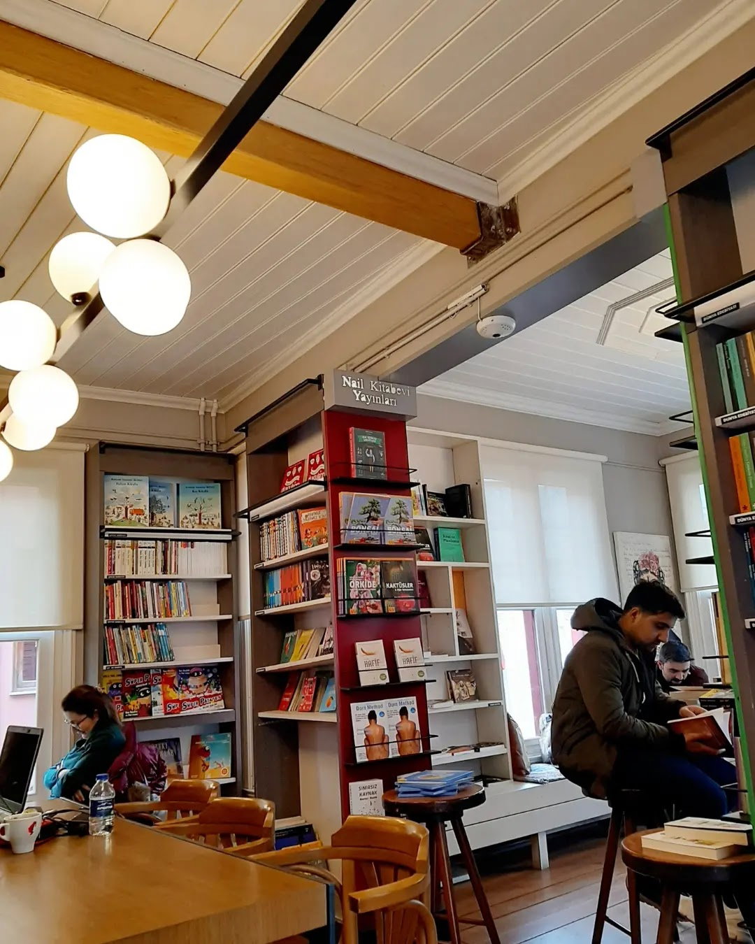 Nail Kitabevi & Cafe