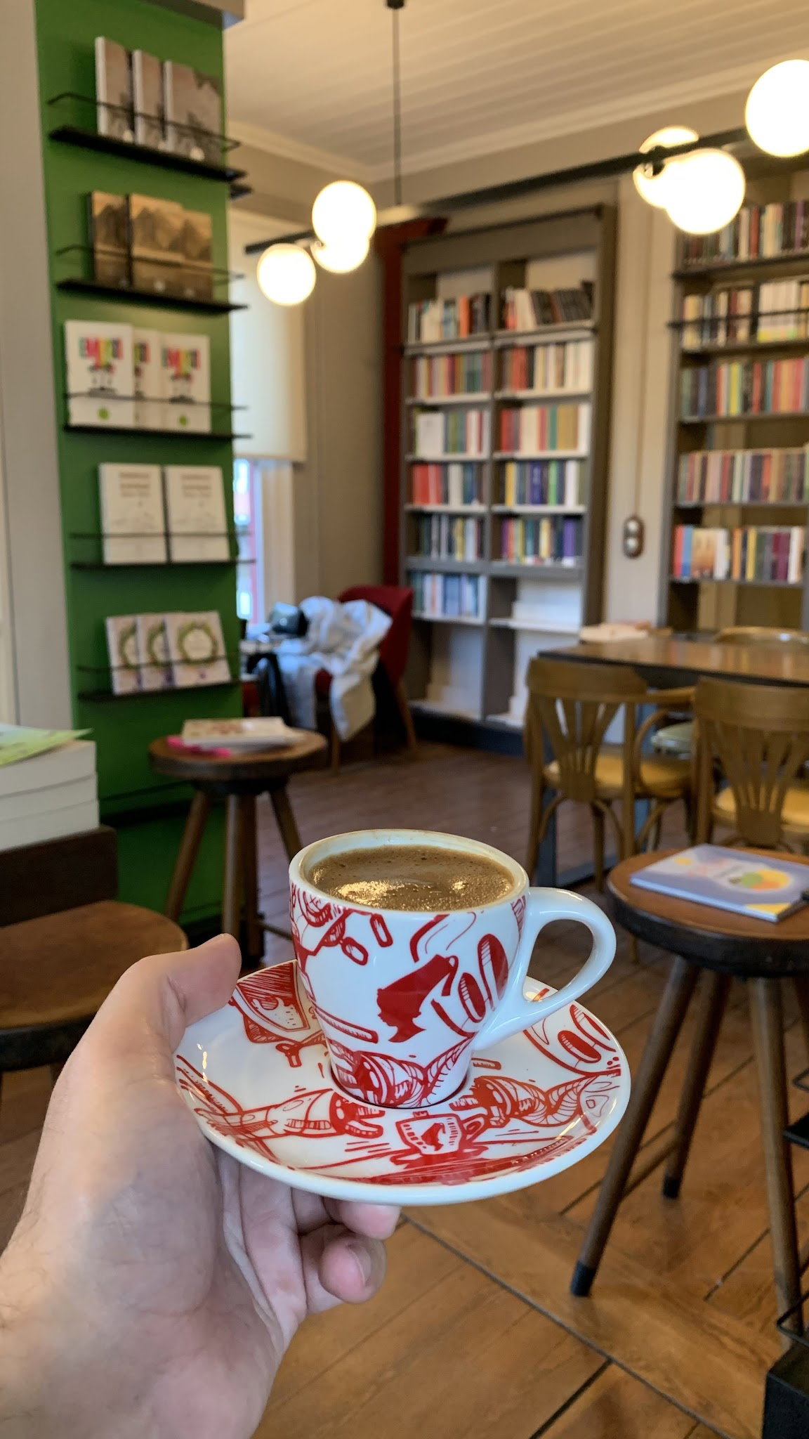 Nail Kitabevi & Cafe