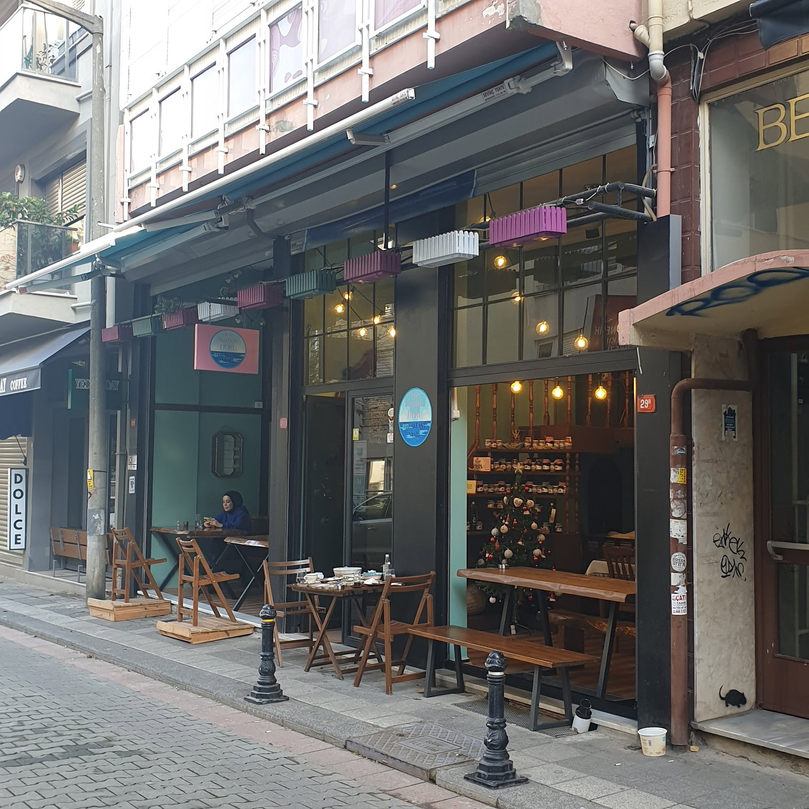 Deniz Nadide Duru Breakfast Moda