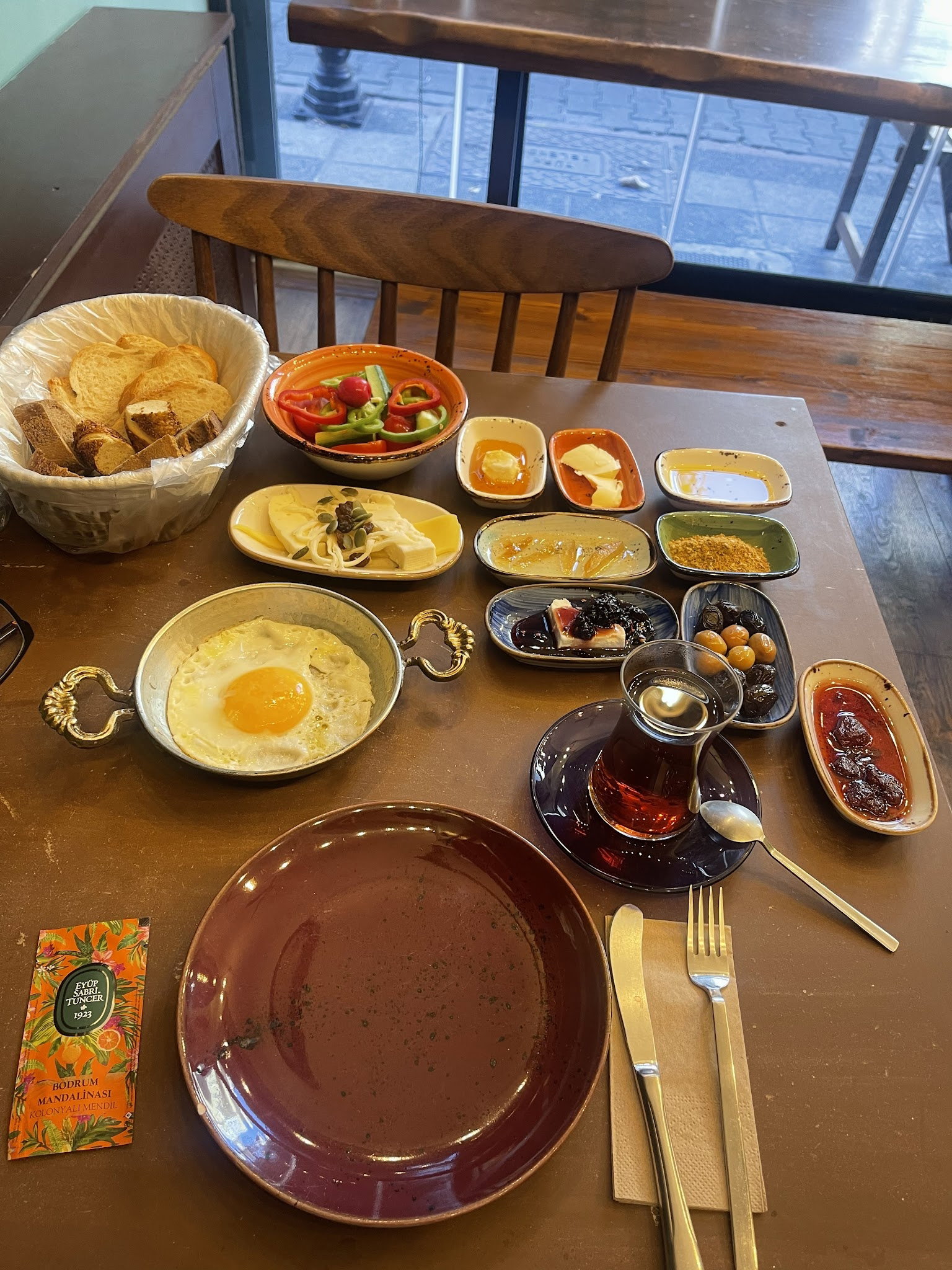 Deniz Nadide Duru Breakfast Moda