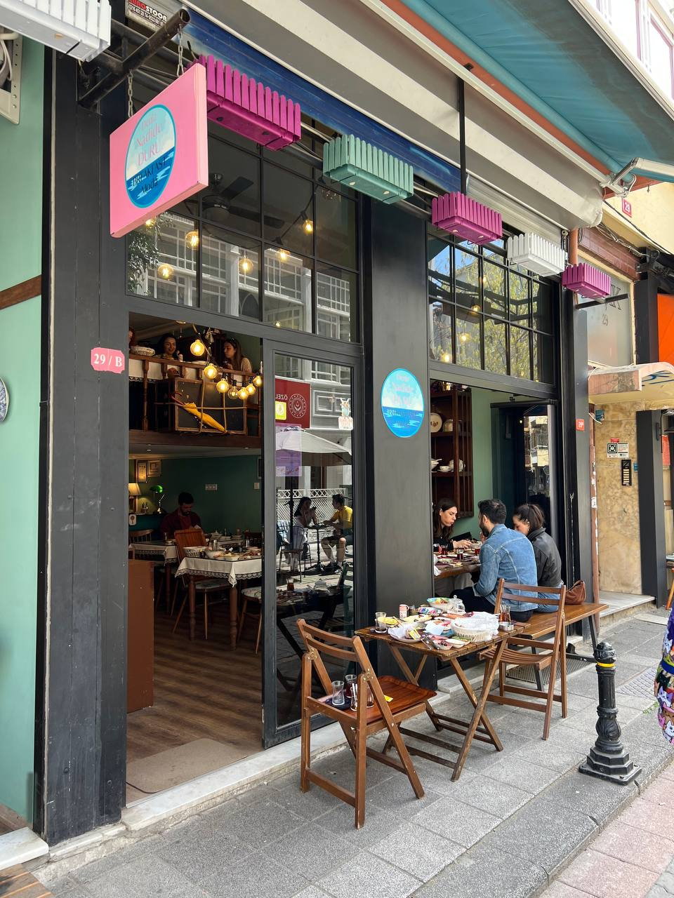 Deniz Nadide Duru Breakfast Moda