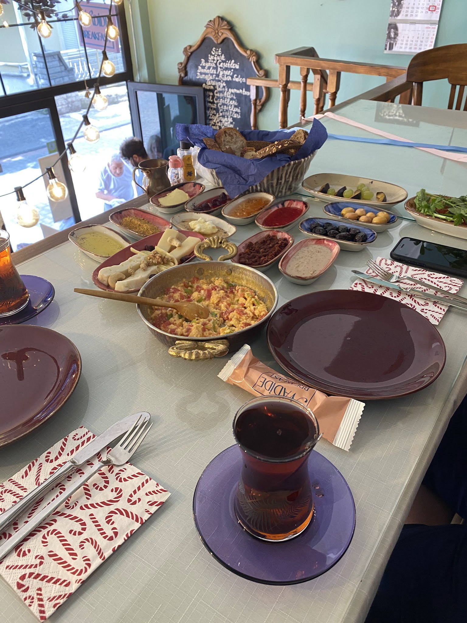 Deniz Nadide Duru Breakfast Moda