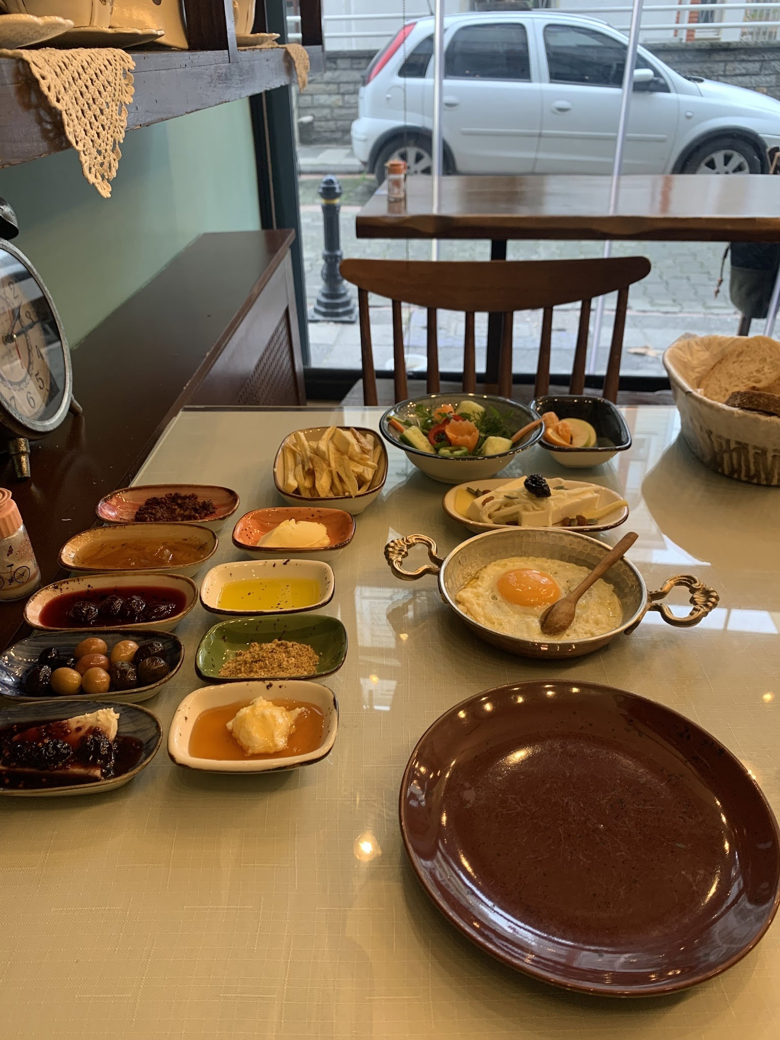 Deniz Nadide Duru Breakfast Moda