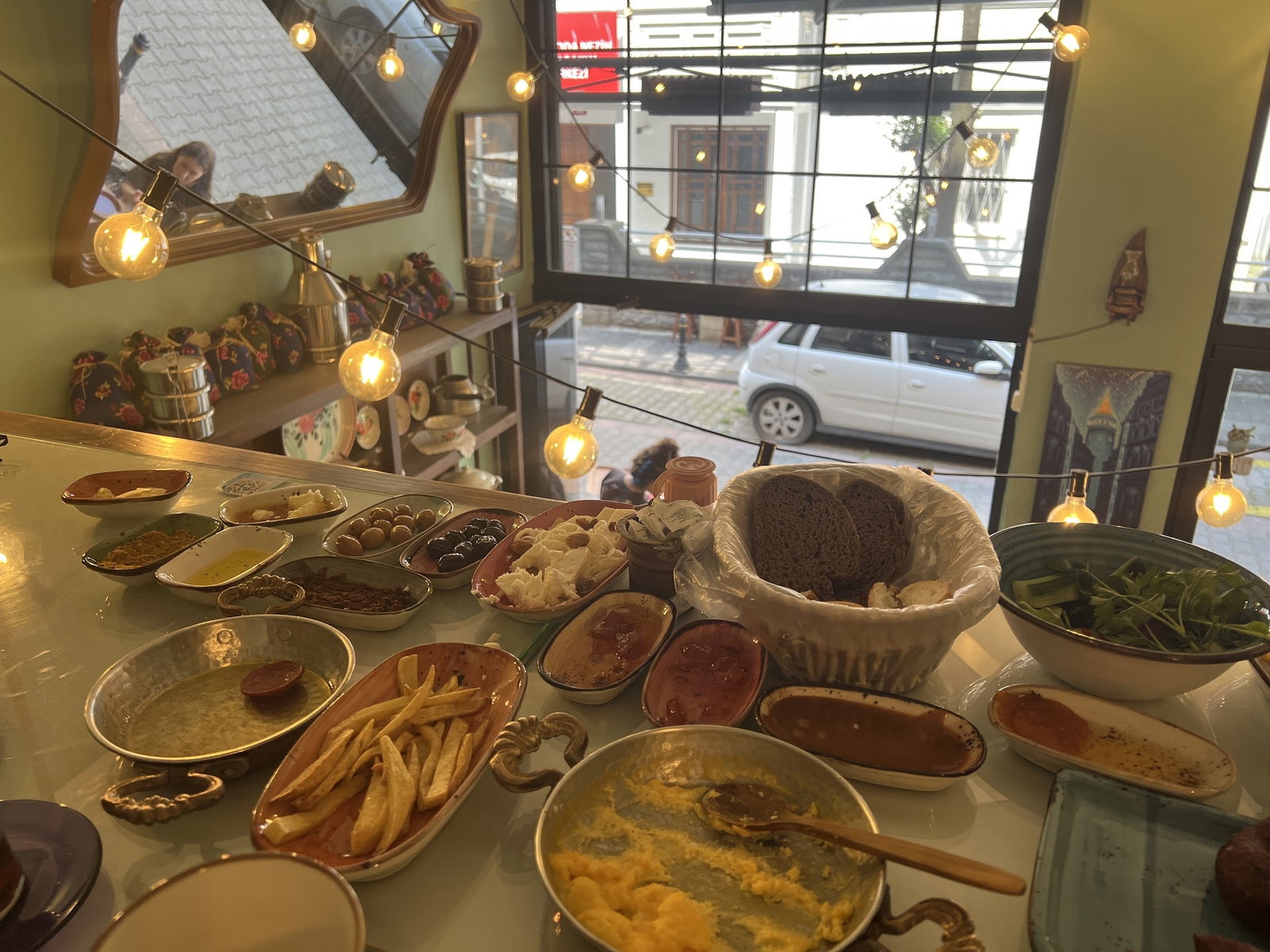 Deniz Nadide Duru Breakfast Moda