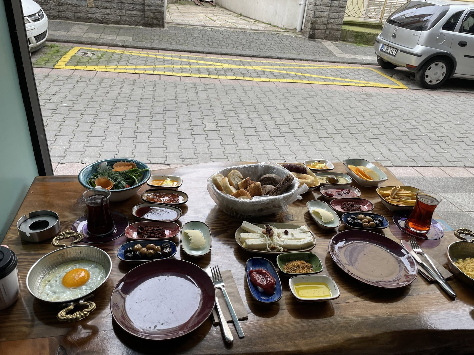 Deniz Nadide Duru Breakfast Moda