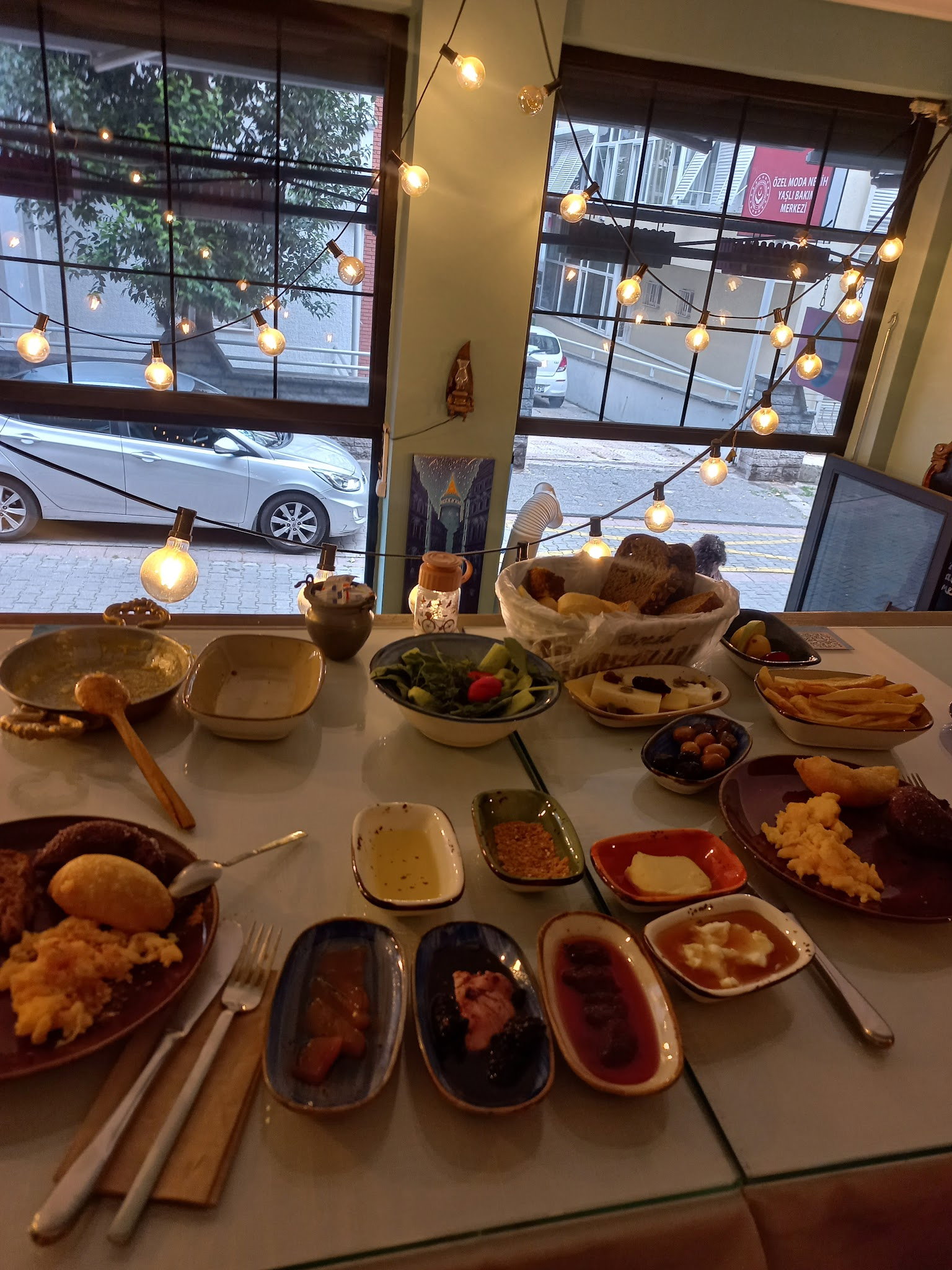 Deniz Nadide Duru Breakfast Moda