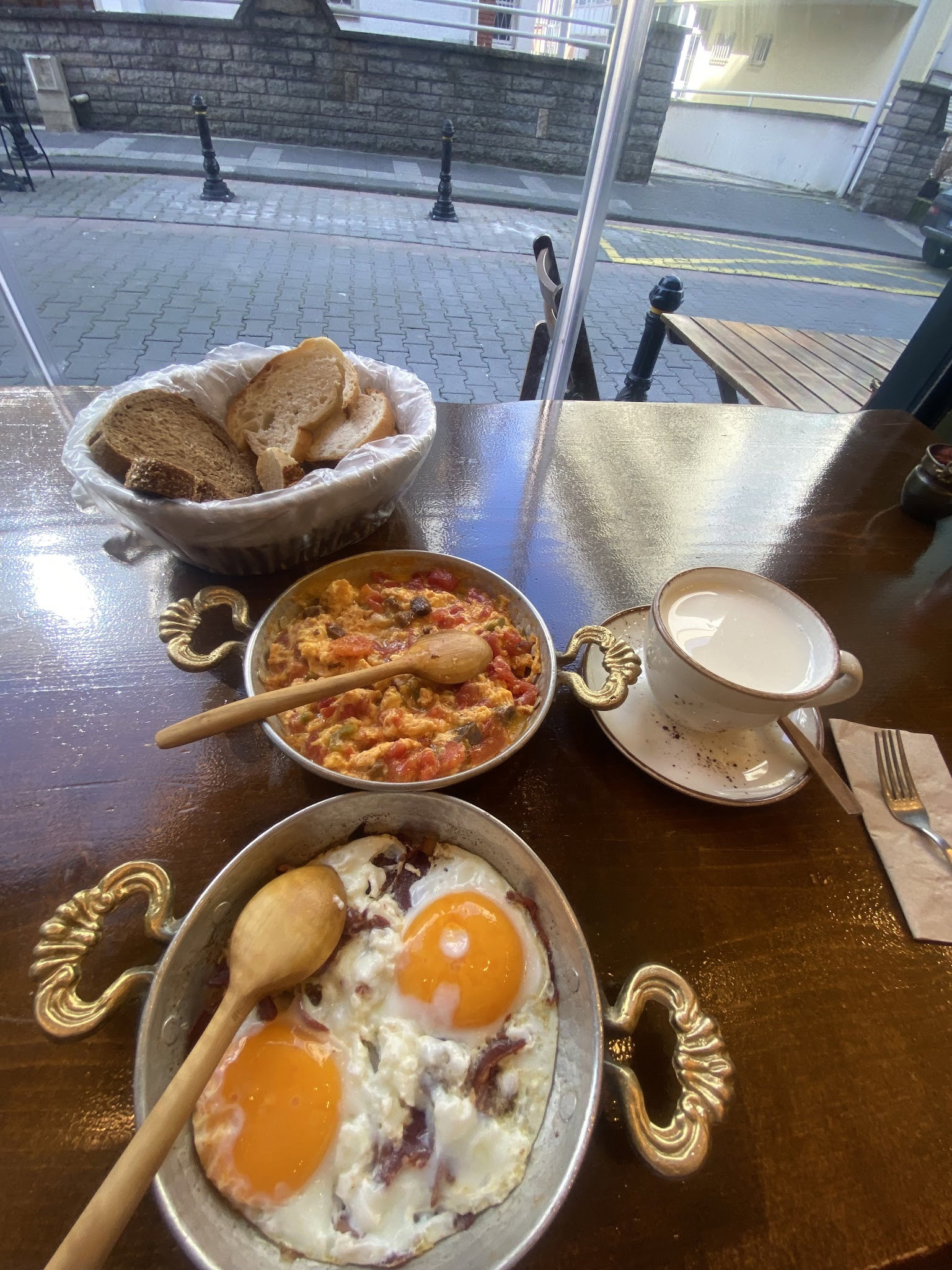 Deniz Nadide Duru Breakfast Moda