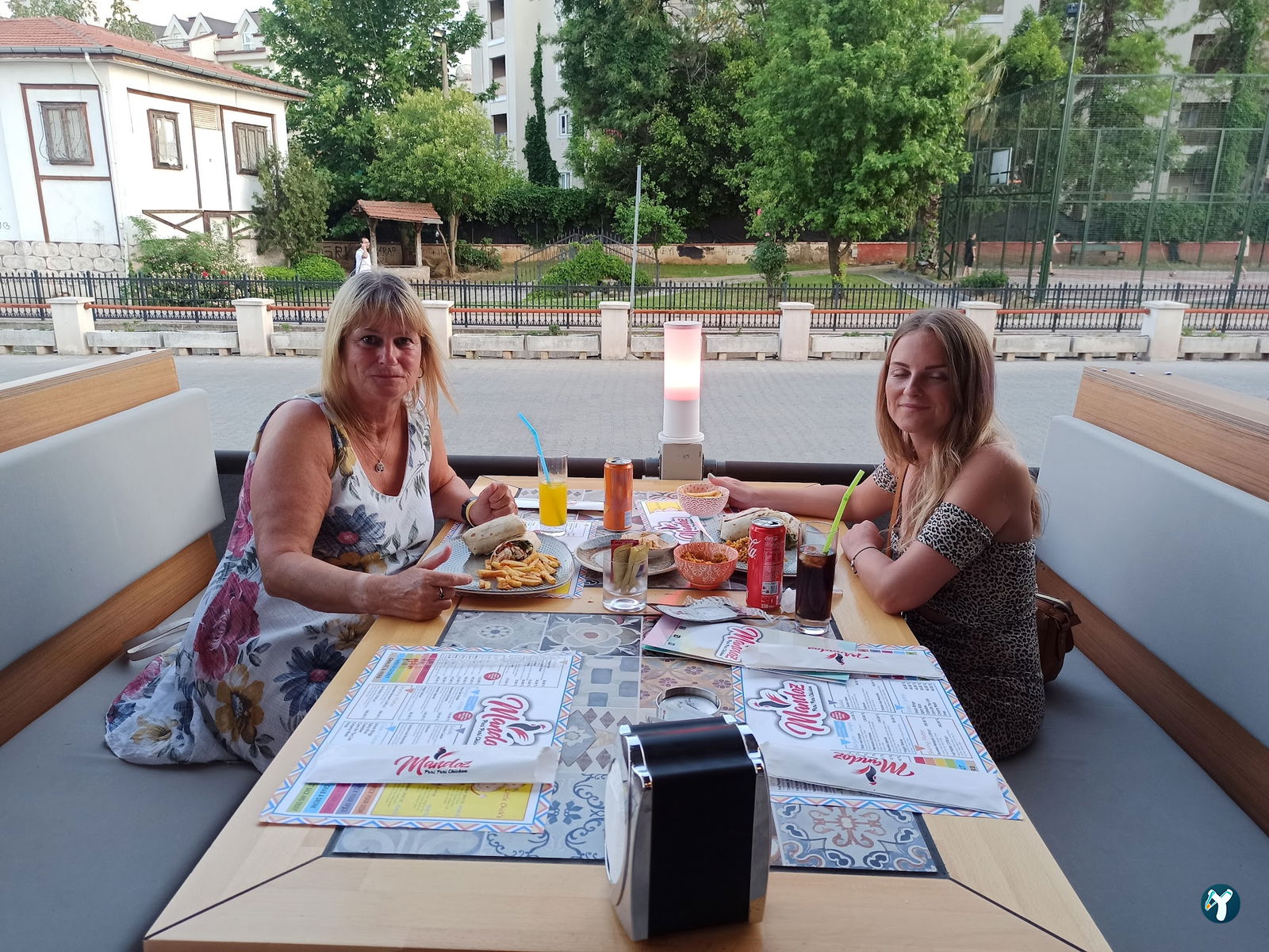 Mandoz Peri Peri Chicken Restaurant And Bar