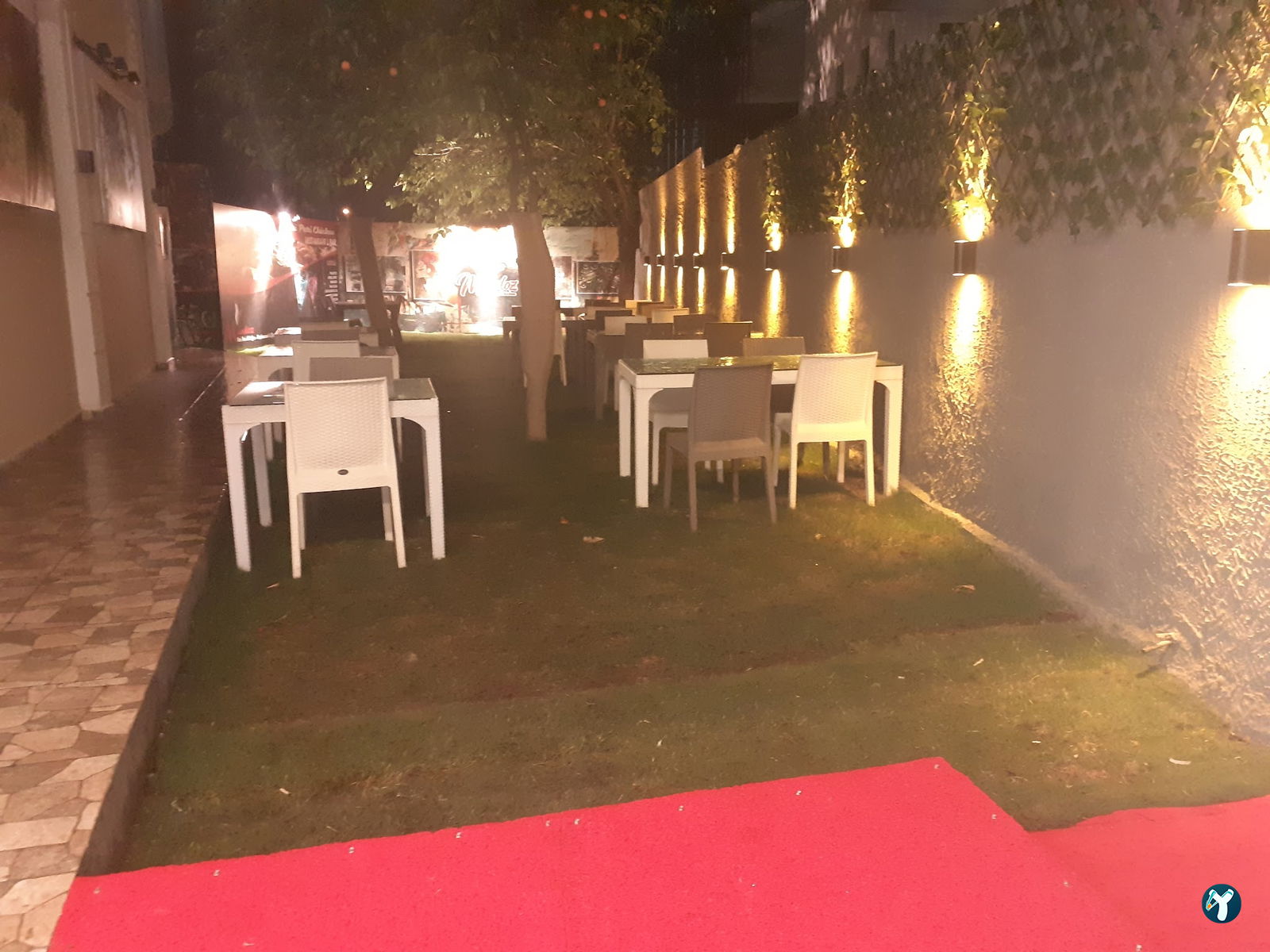 Mandoz Peri Peri Chicken Restaurant And Bar