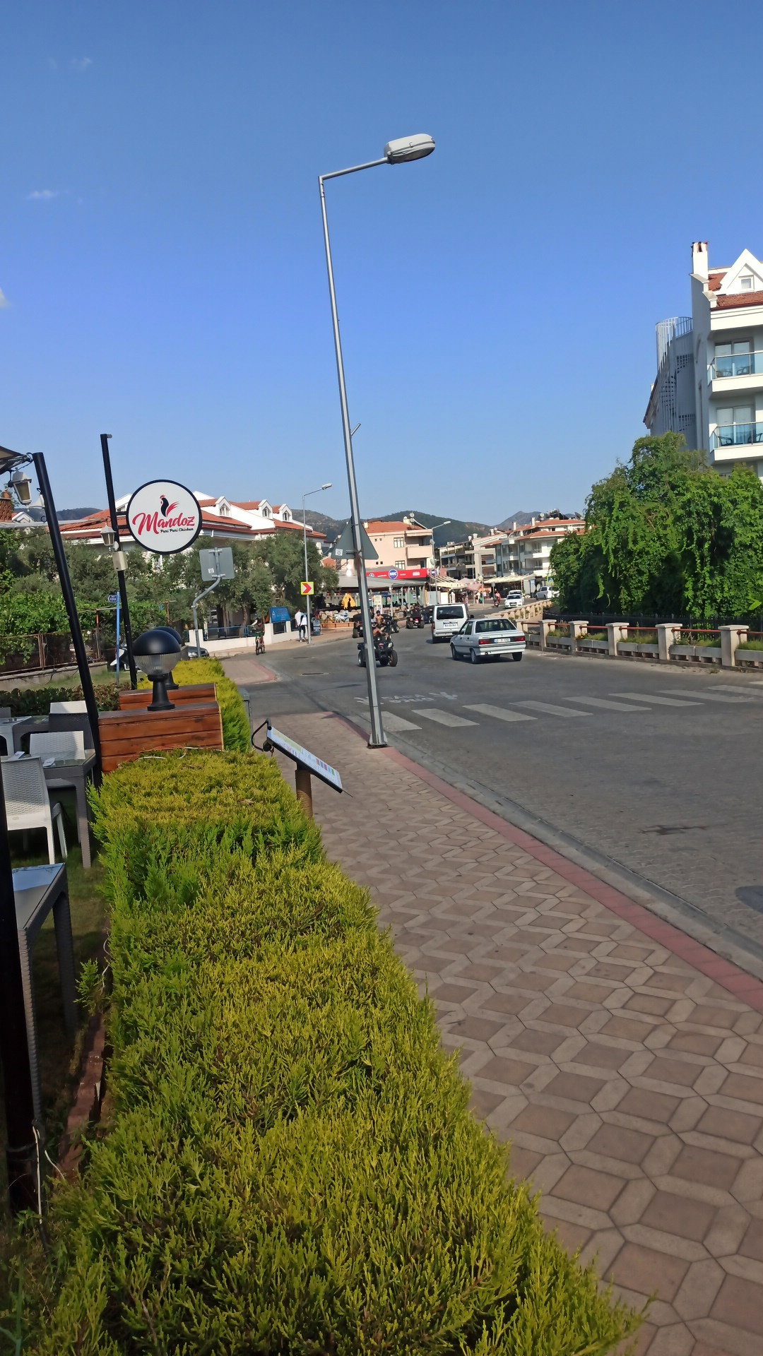 Mandoz Peri Peri Chicken Restaurant And Bar