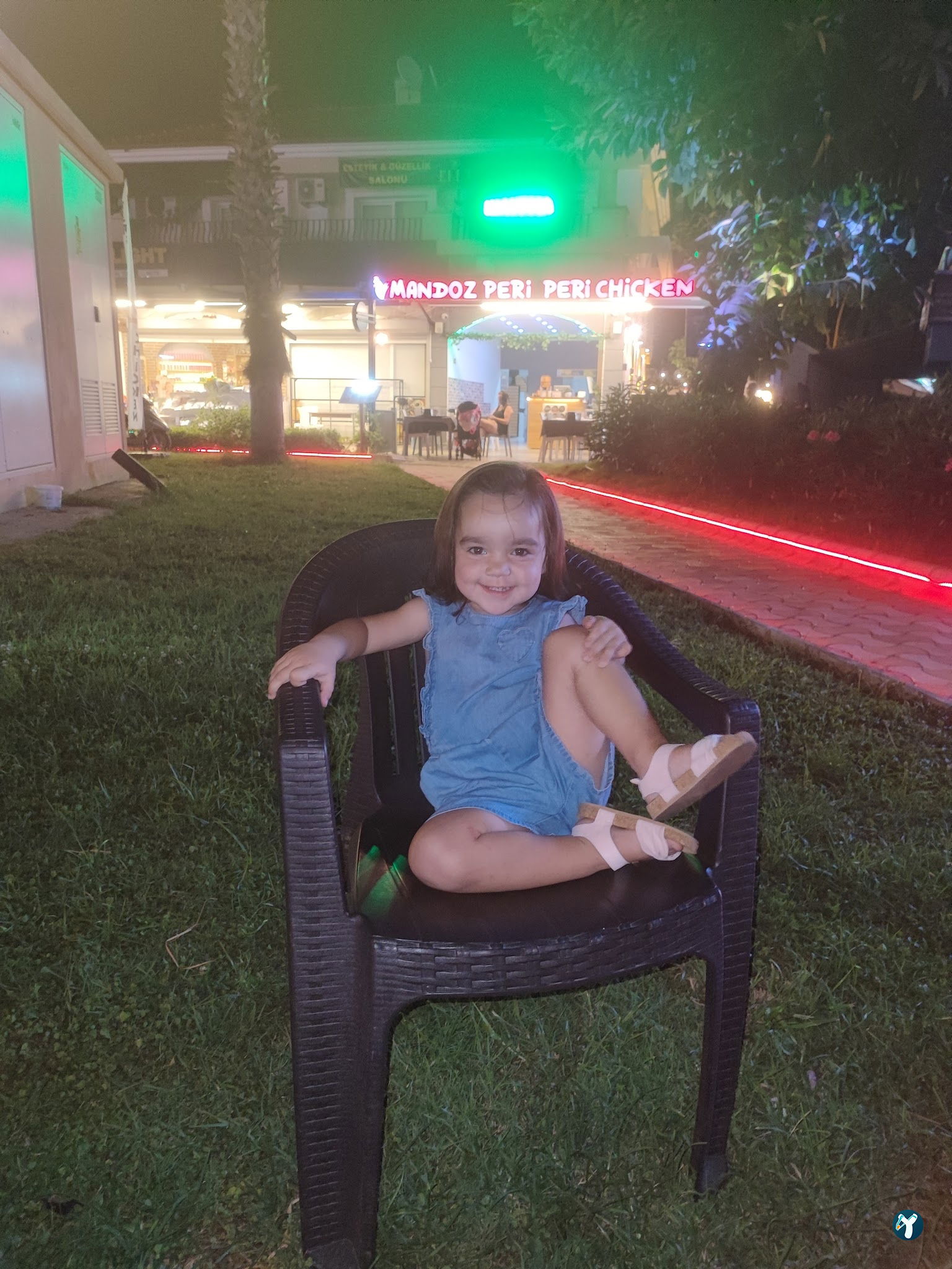 Mandoz Peri Peri Chicken Restaurant And Bar