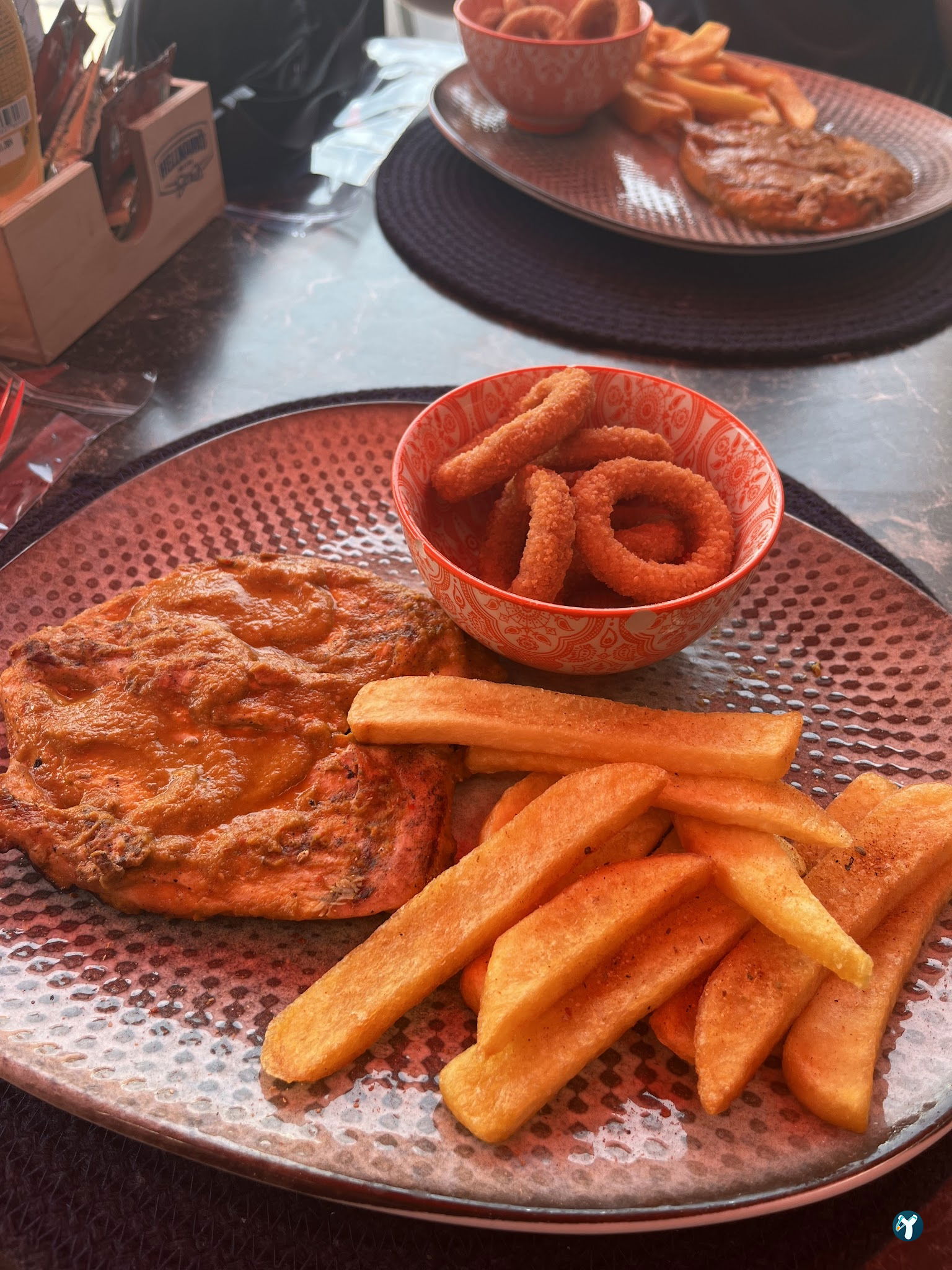Mandoz Peri Peri Chicken Restaurant And Bar