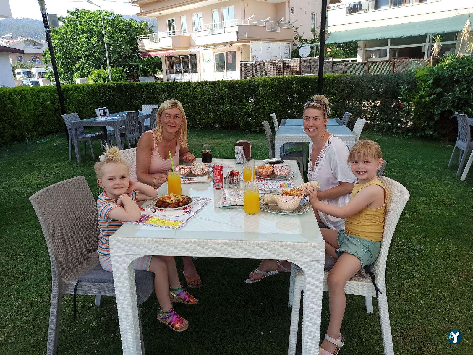 Mandoz Peri Peri Chicken Restaurant And Bar