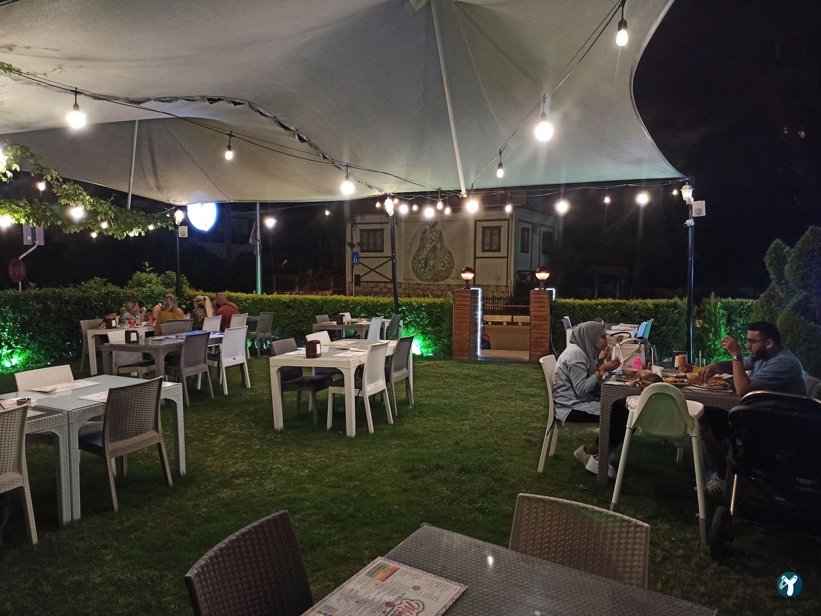 Mandoz Peri Peri Chicken Restaurant And Bar