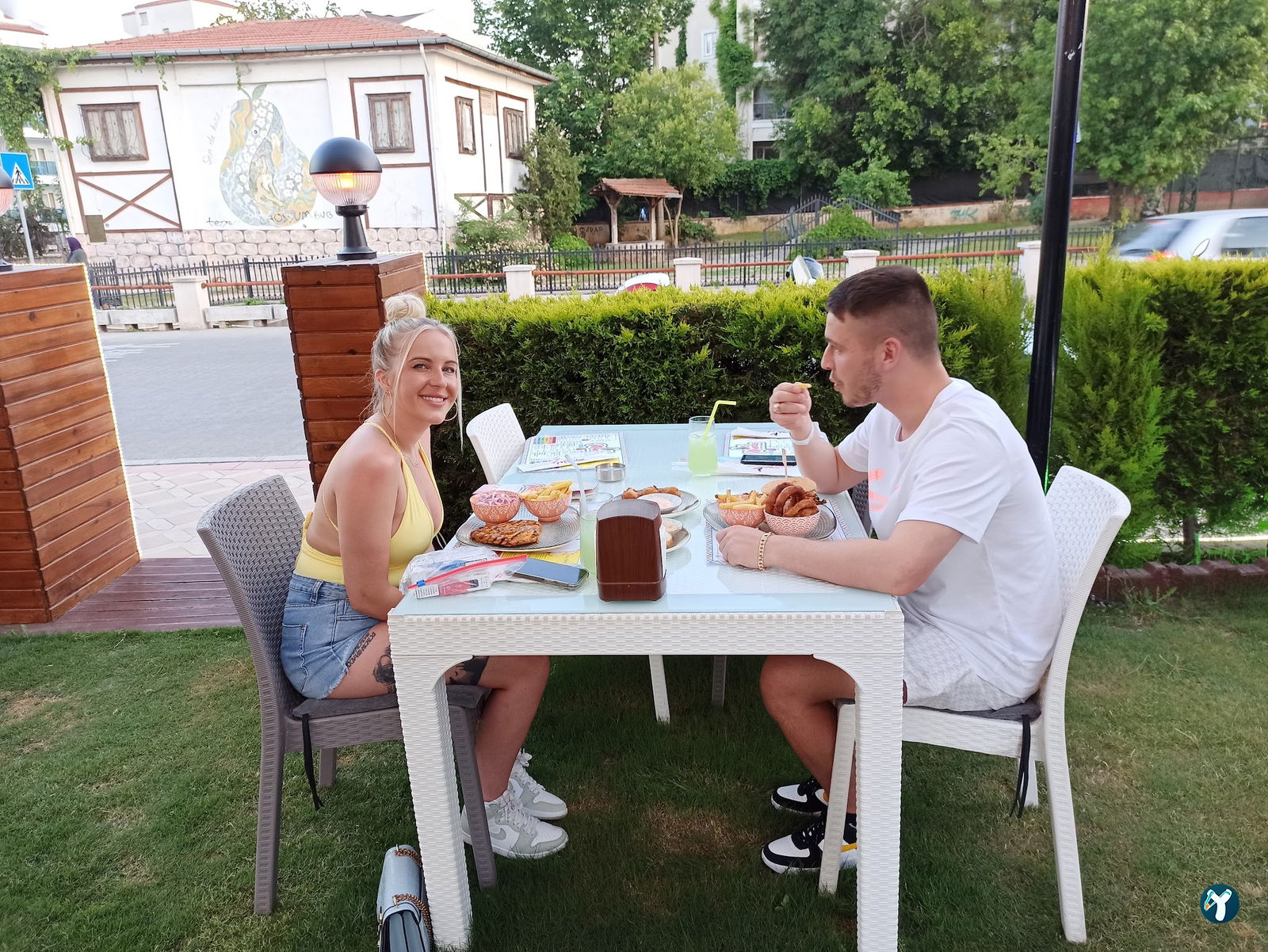 Mandoz Peri Peri Chicken Restaurant And Bar