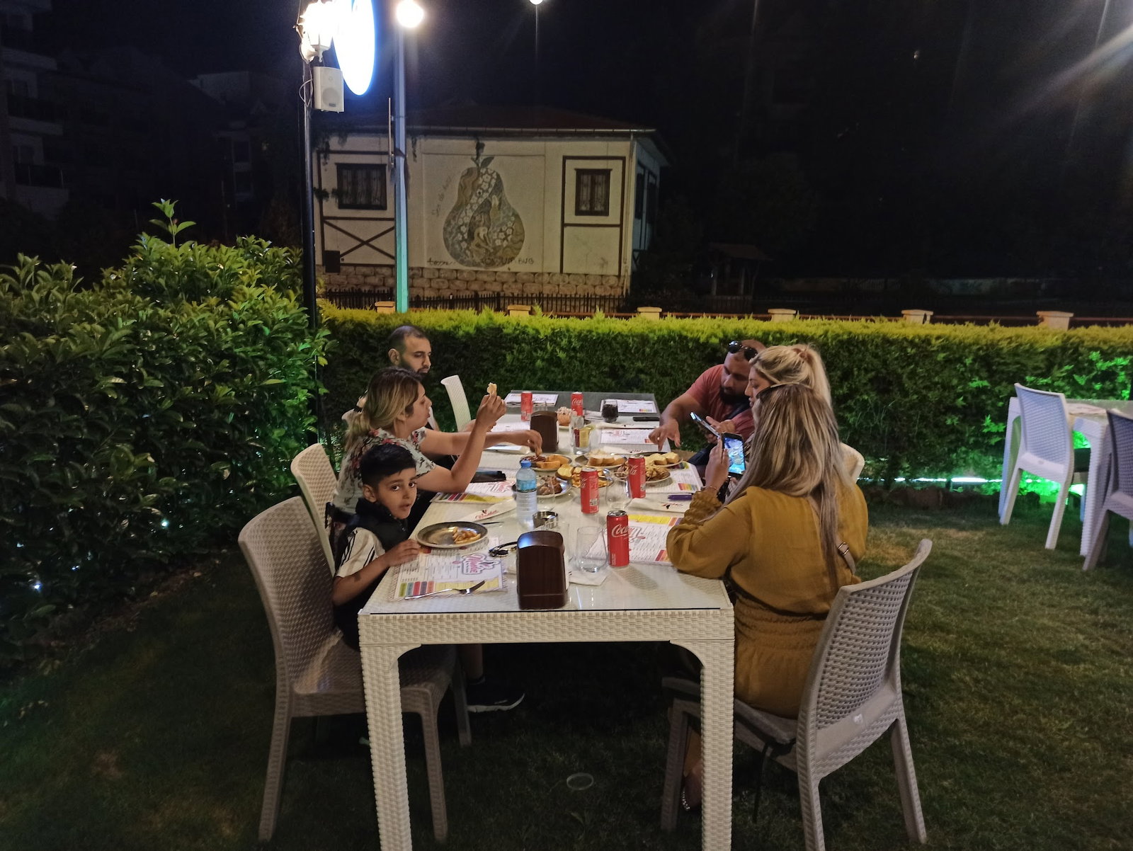 Mandoz Peri Peri Chicken Restaurant And Bar