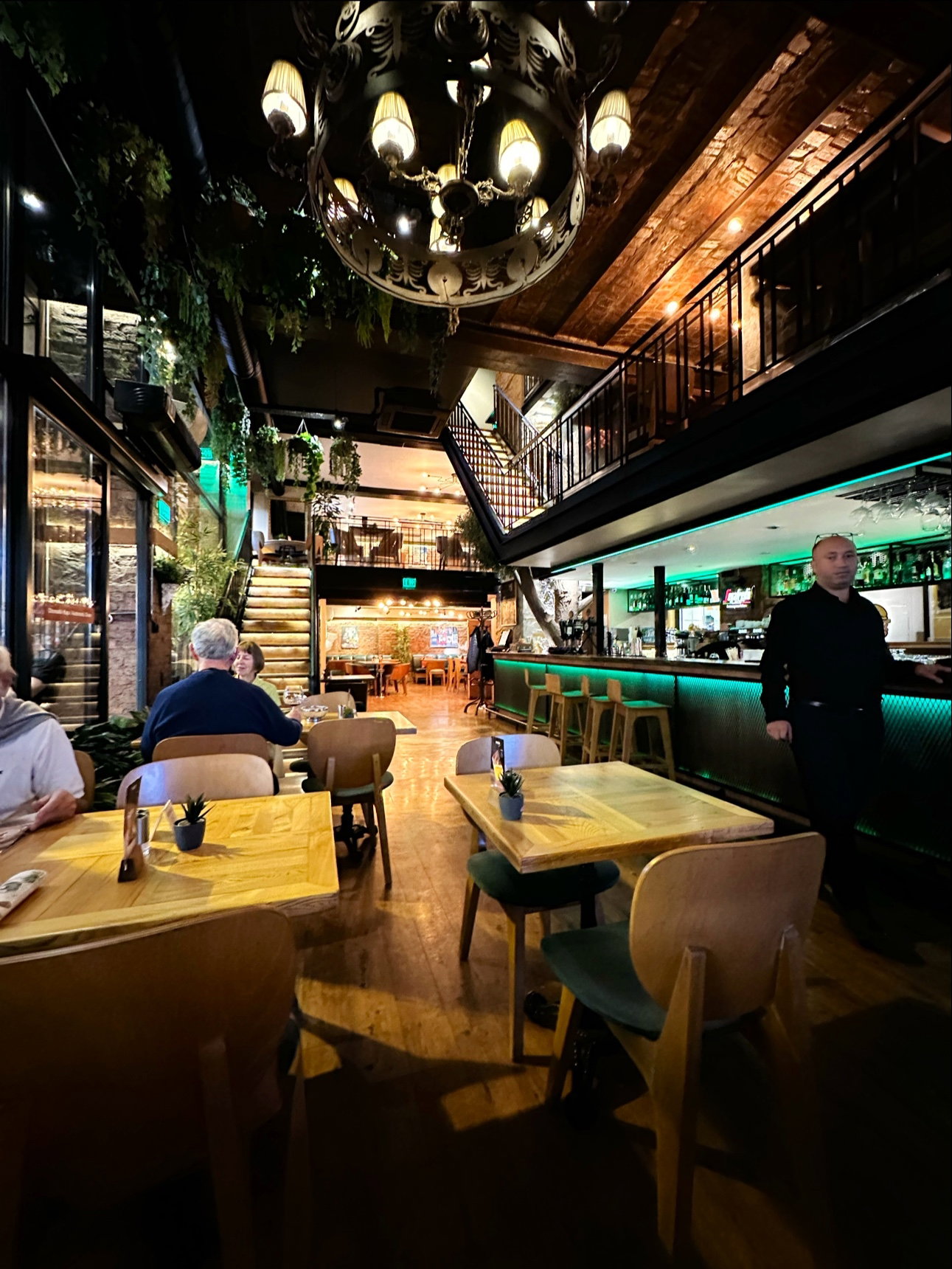 Parole Cafe | Restaurant