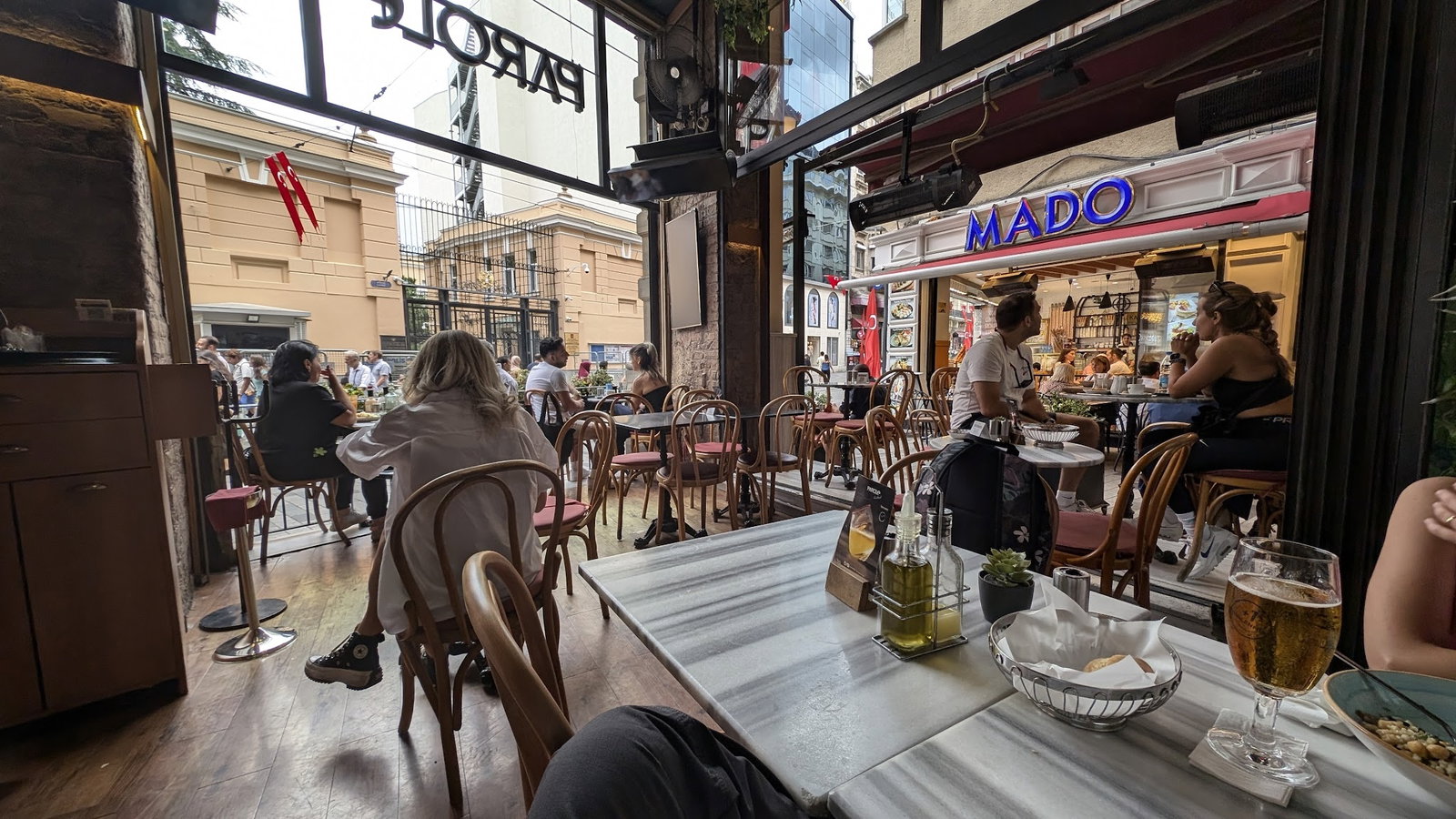 Parole Cafe | Restaurant
