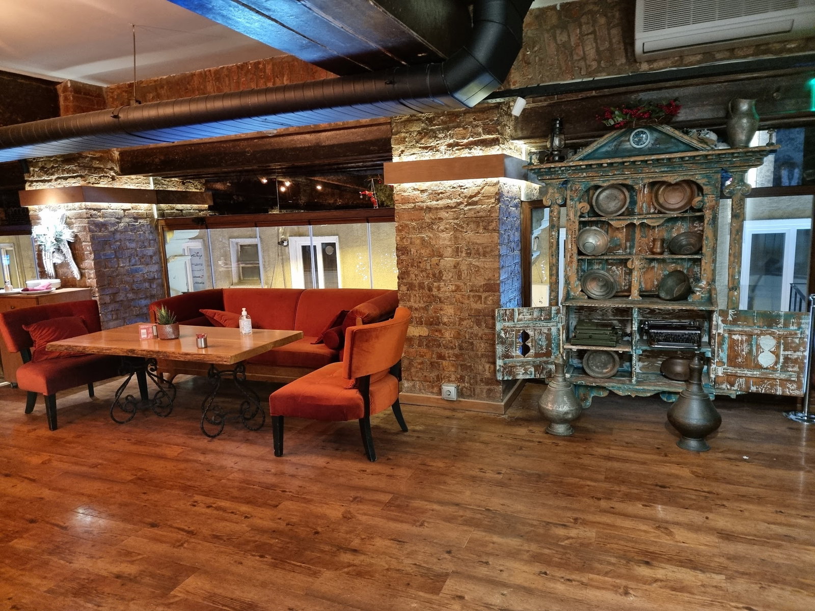 Parole Cafe | Restaurant