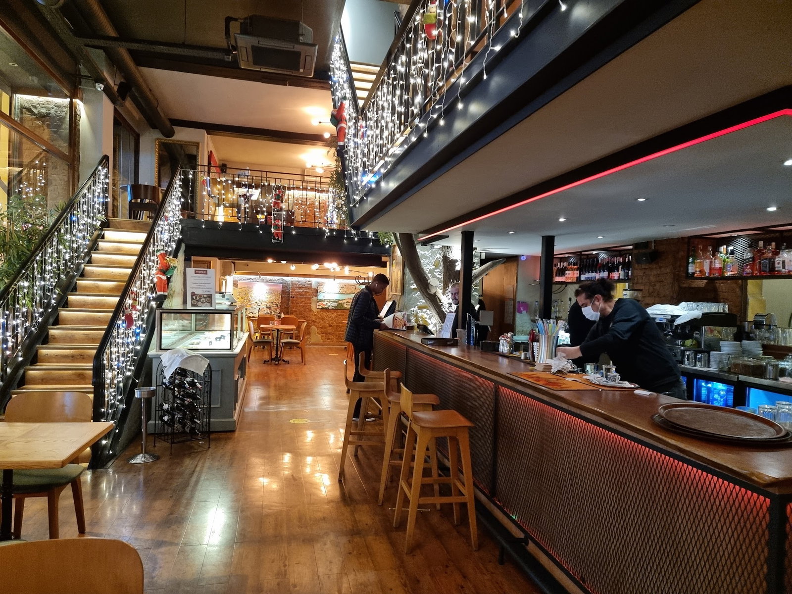 Parole Cafe | Restaurant