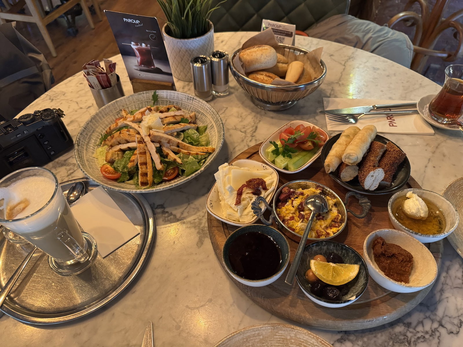 Parole Cafe | Restaurant