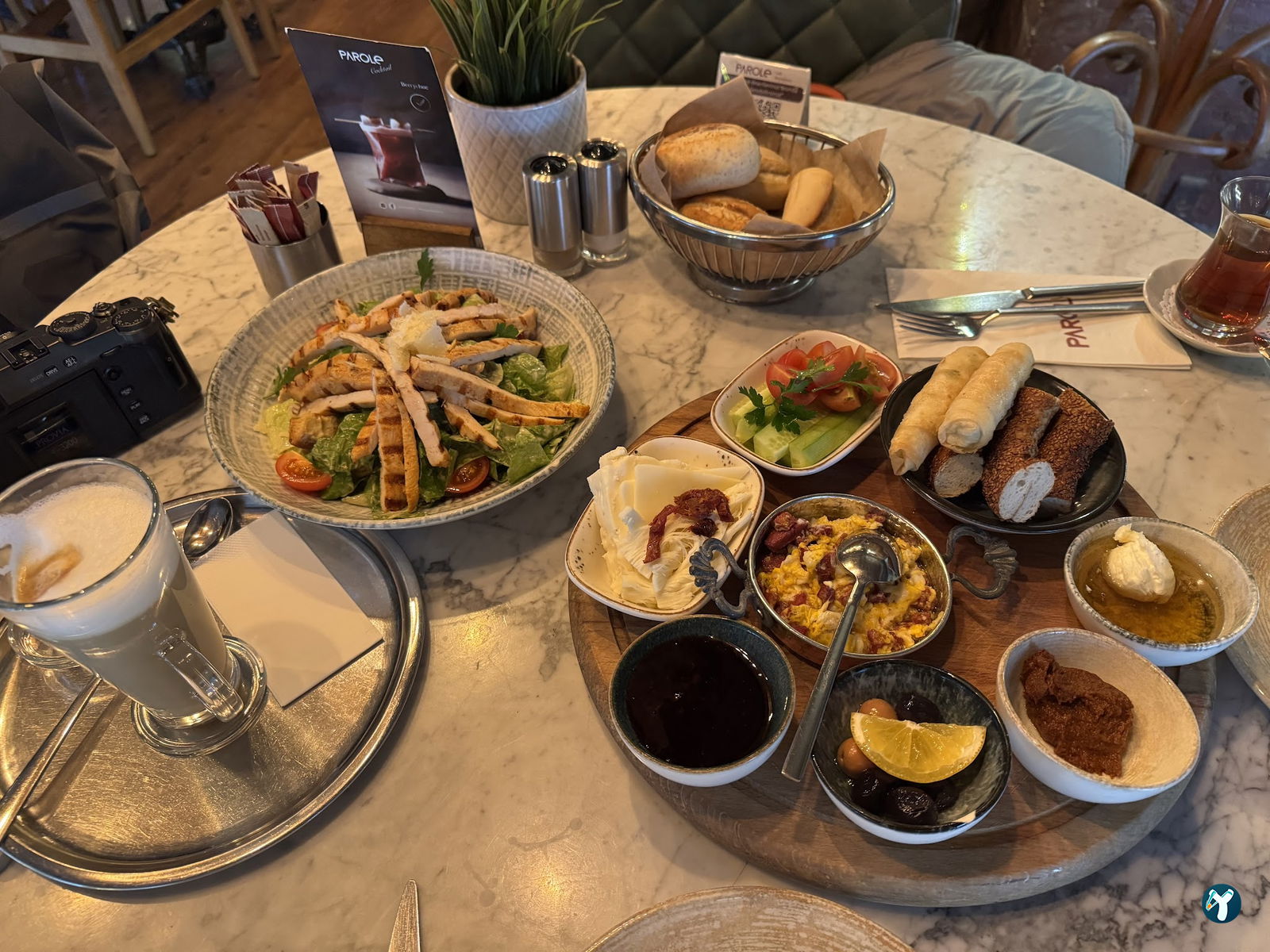Parole Cafe | Restaurant