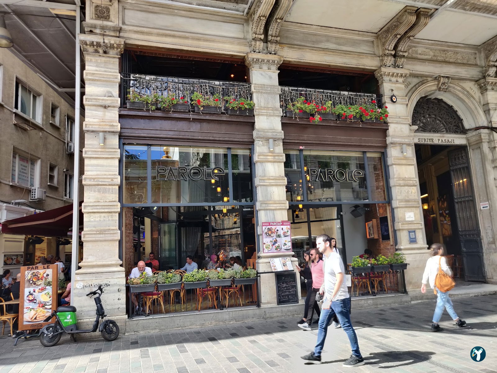 Parole Cafe | Restaurant