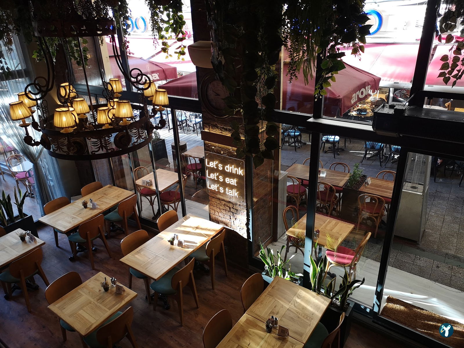 Parole Cafe | Restaurant