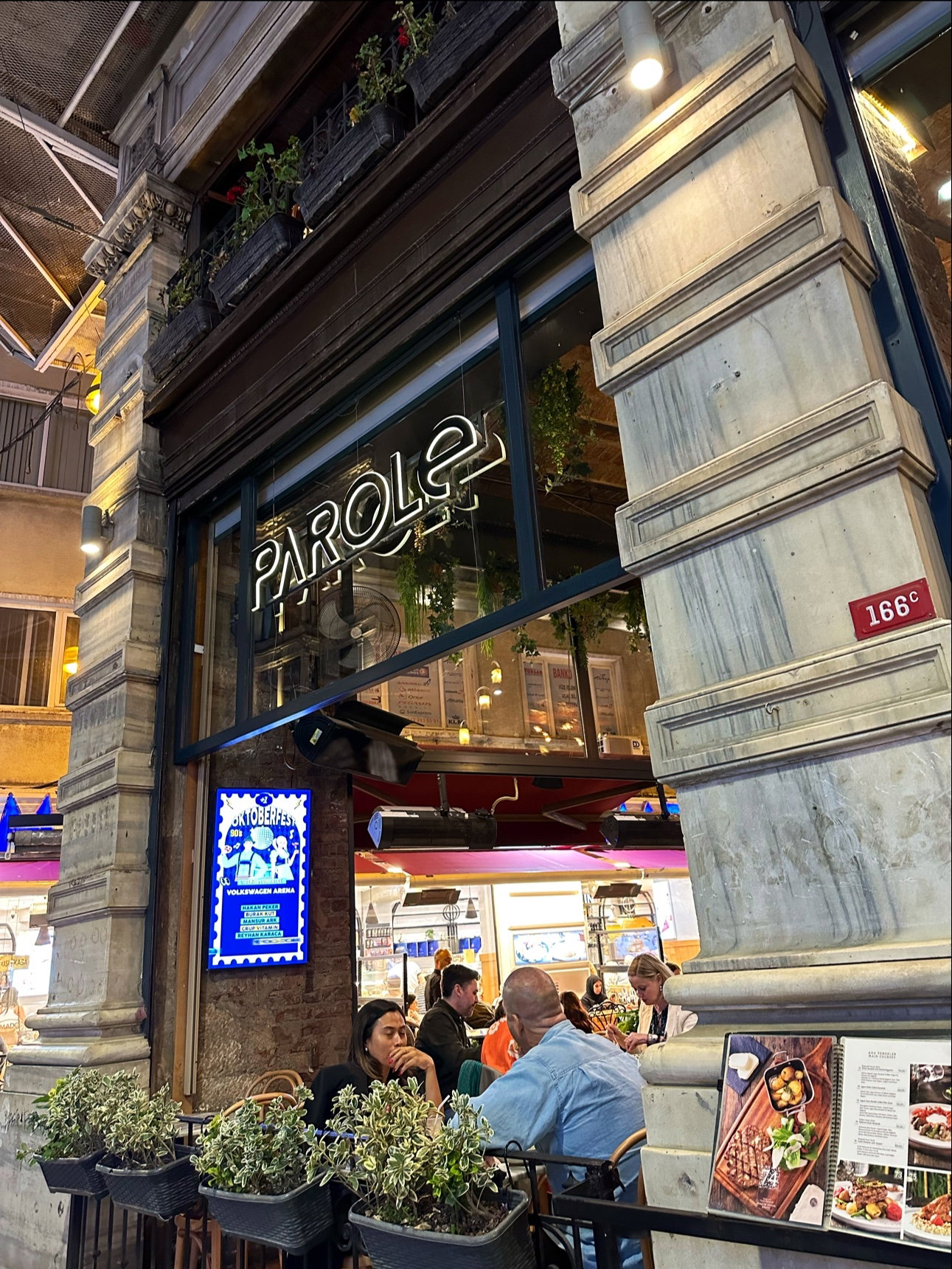 Parole Cafe | Restaurant