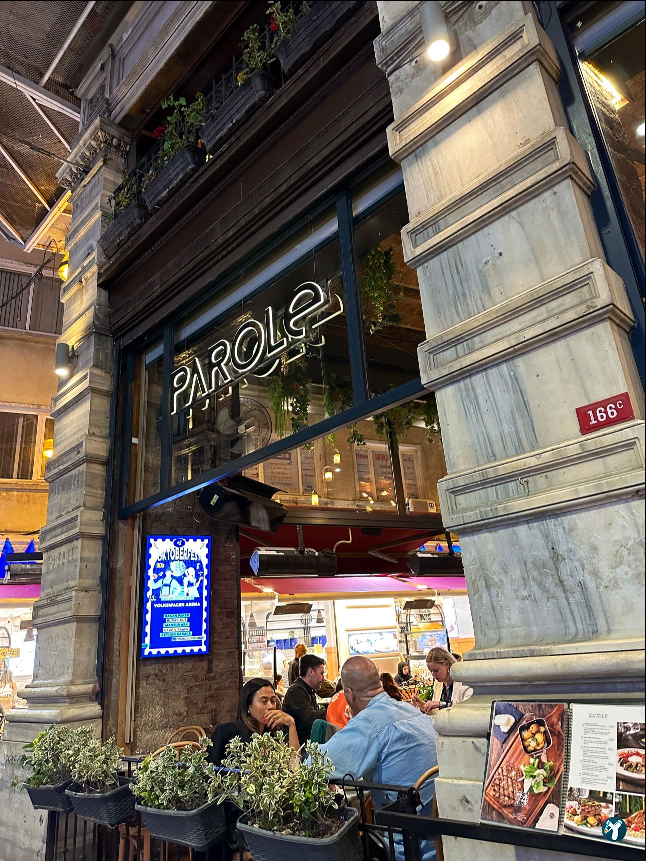Parole Cafe | Restaurant