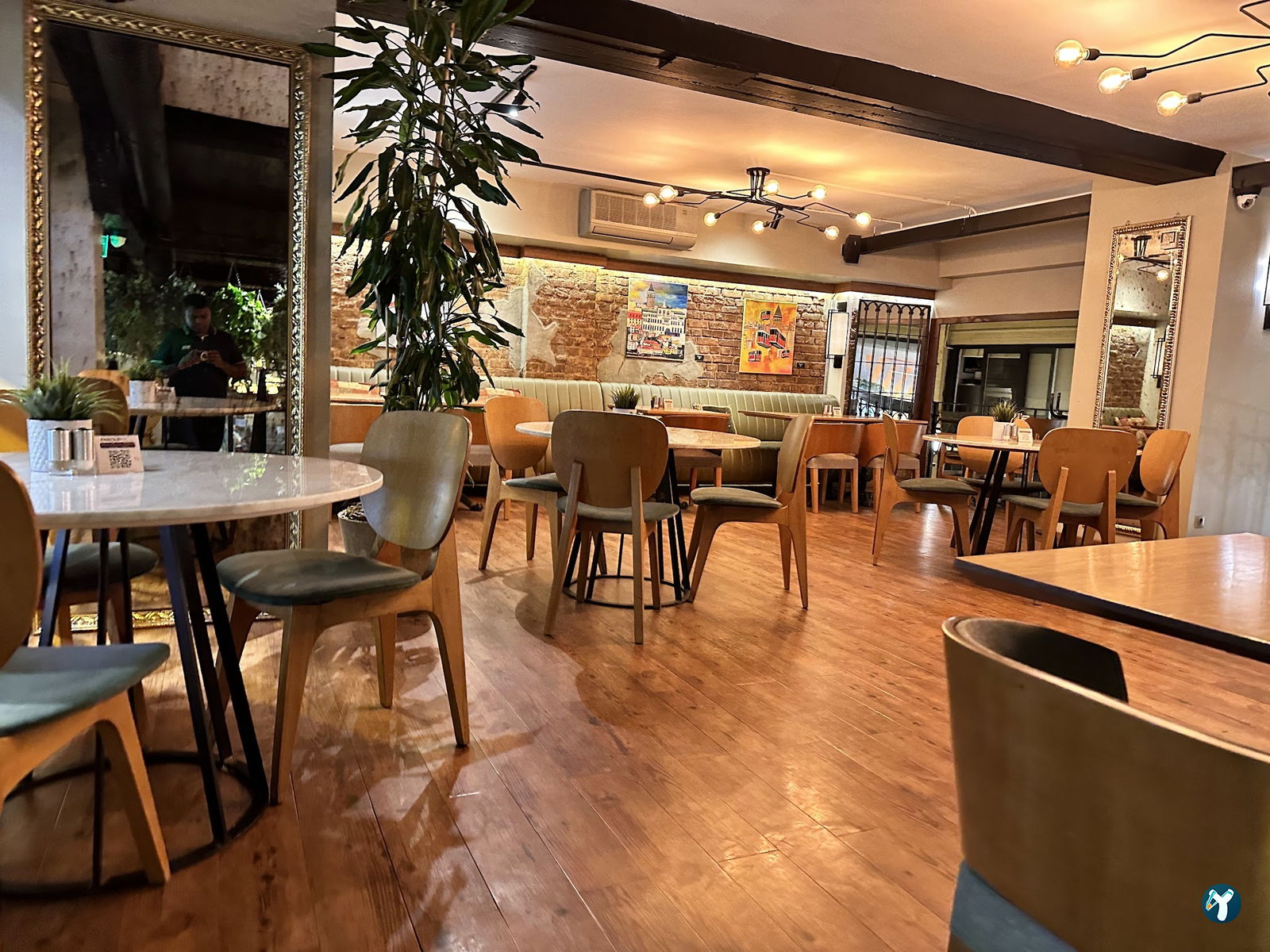 Parole Cafe | Restaurant