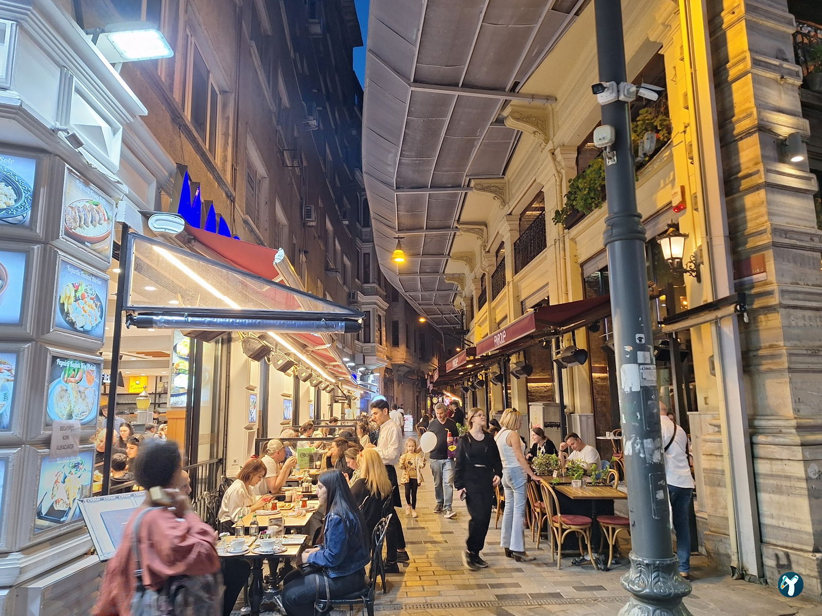 Parole Cafe | Restaurant