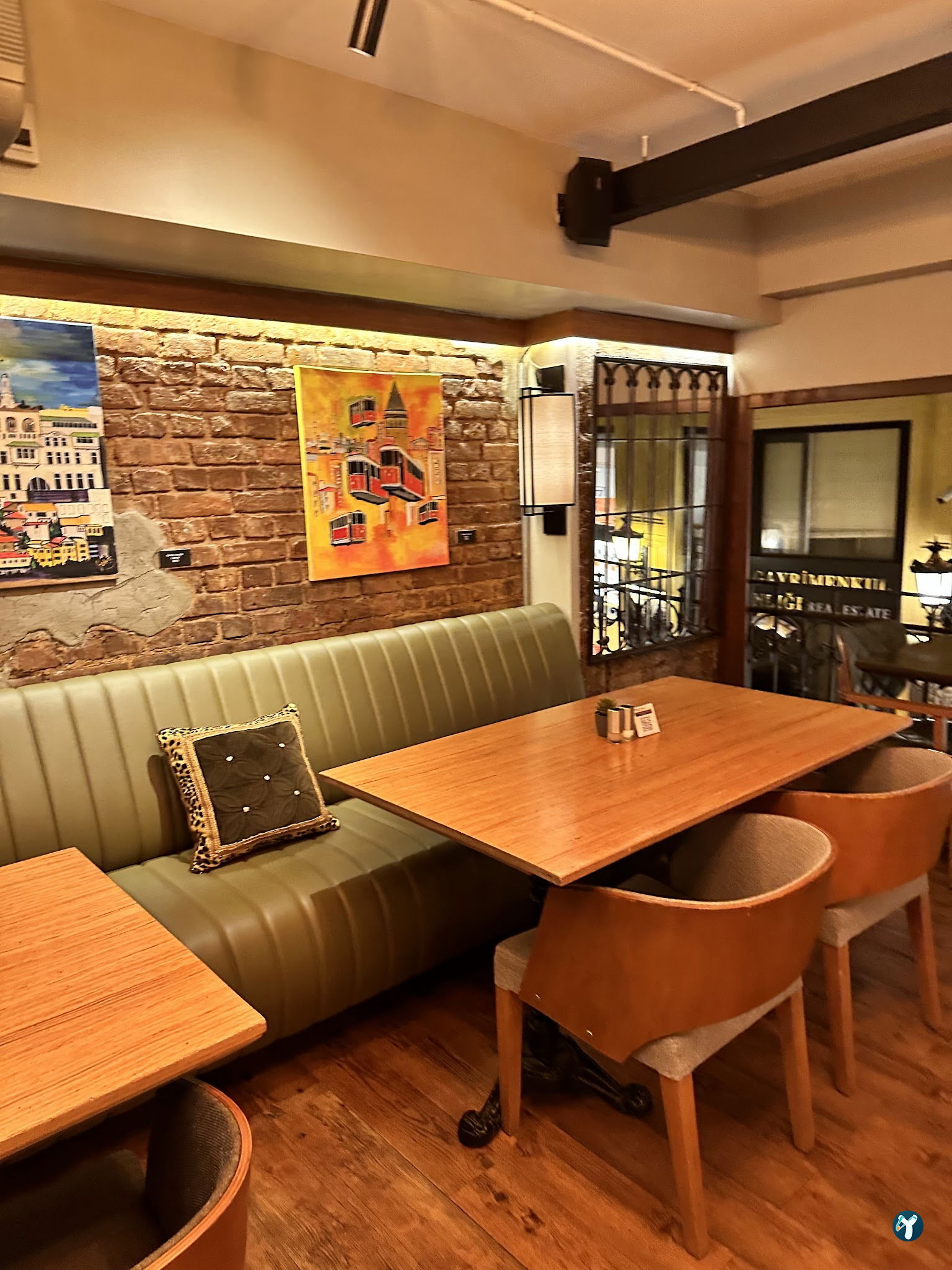 Parole Cafe | Restaurant