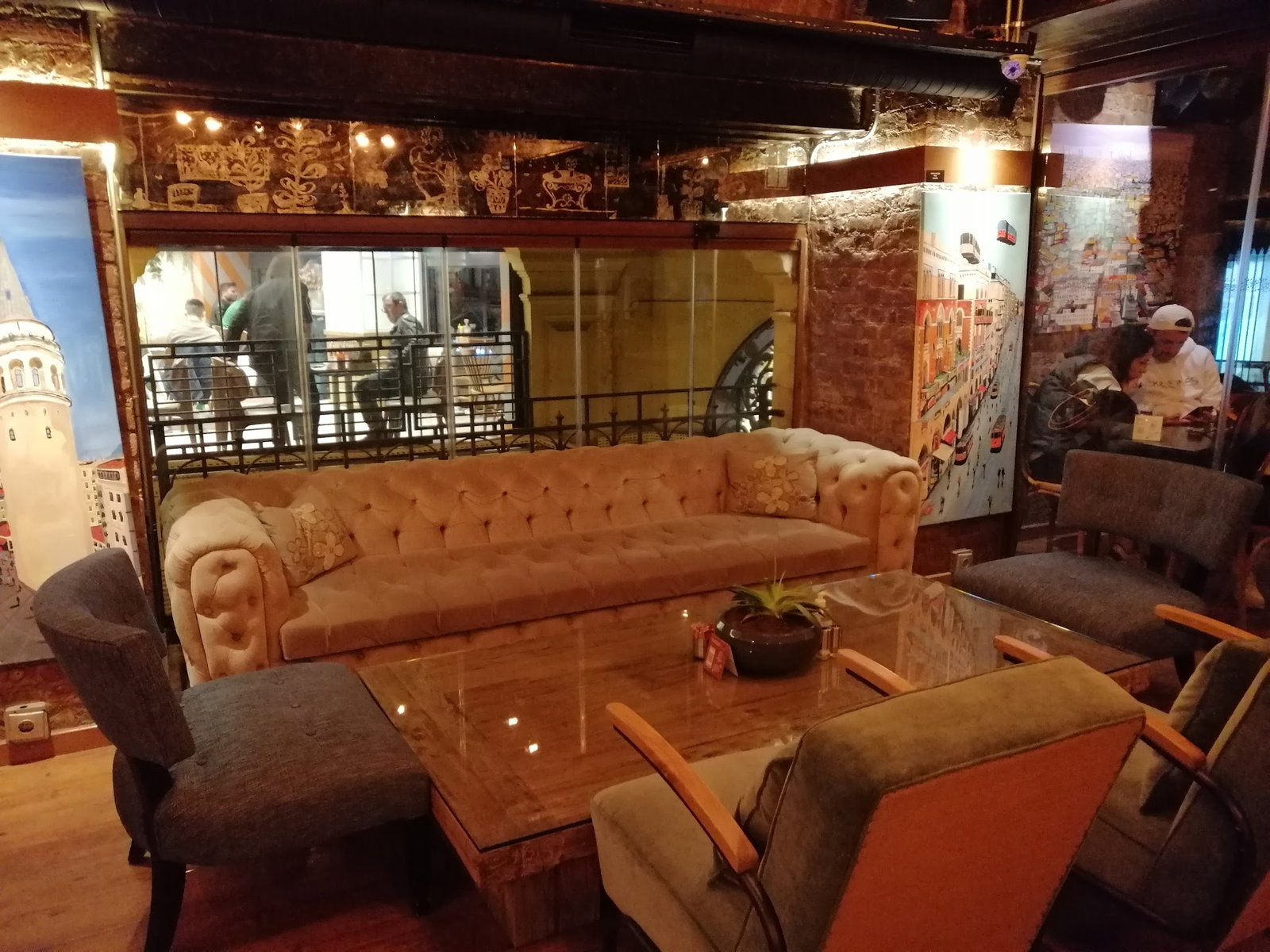 Parole Cafe | Restaurant
