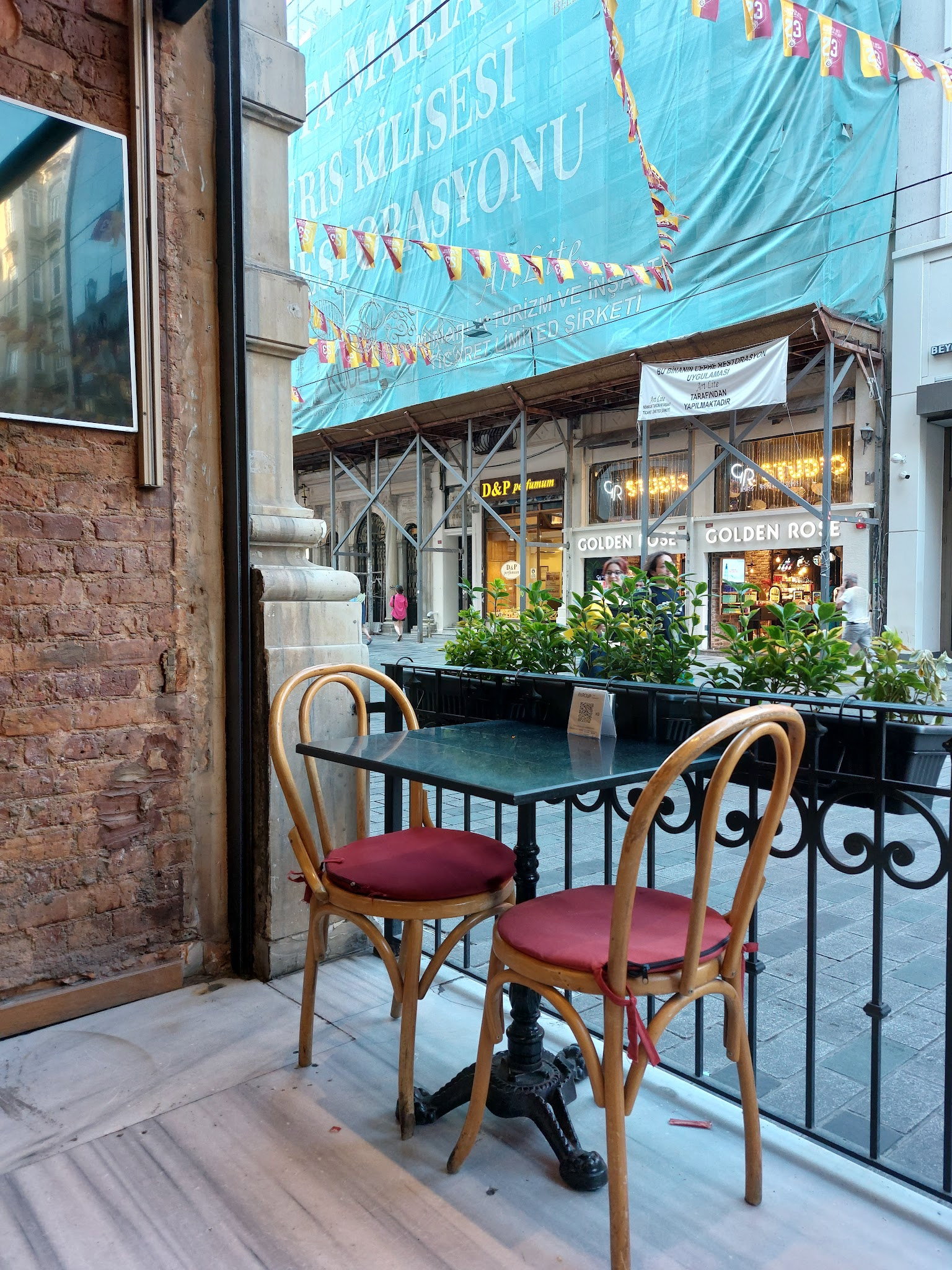 Parole Cafe | Restaurant