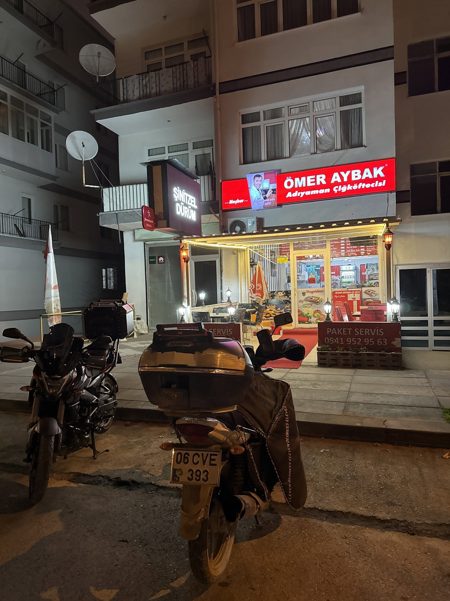 Meşhur Adiyaman Çi̇ğköfteci̇si̇ Ömer Aybak