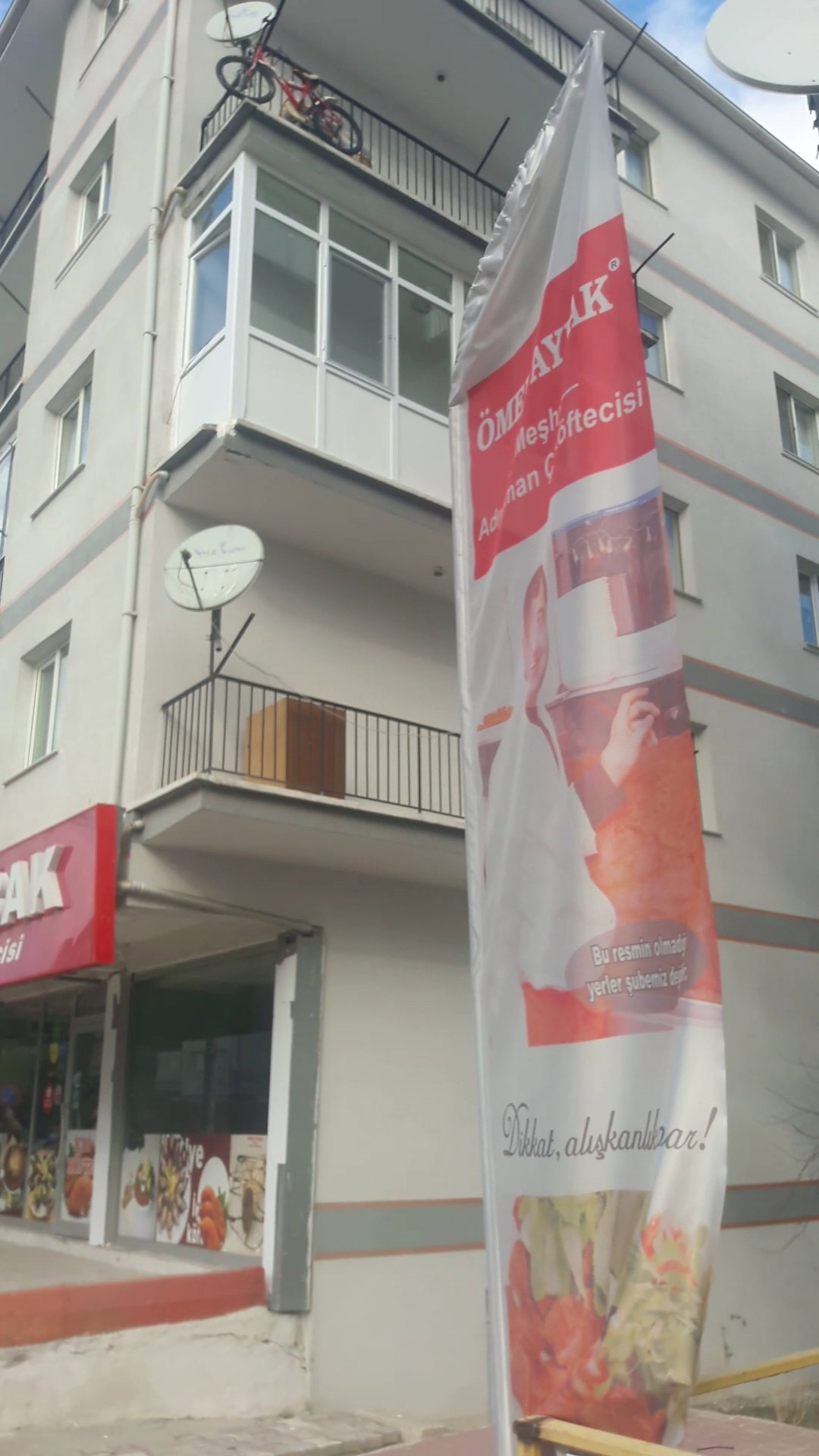 Meşhur Adiyaman Çi̇ğköfteci̇si̇ Ömer Aybak