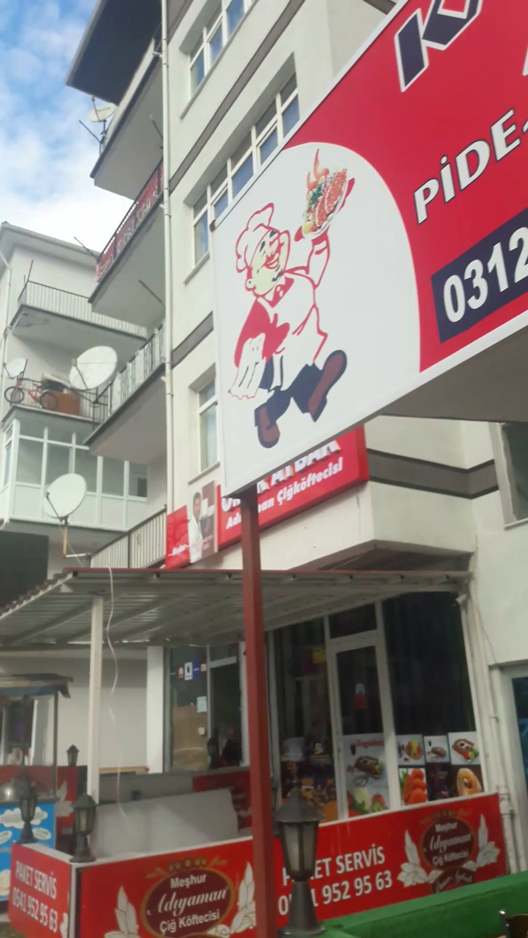 Meşhur Adiyaman Çi̇ğköfteci̇si̇ Ömer Aybak