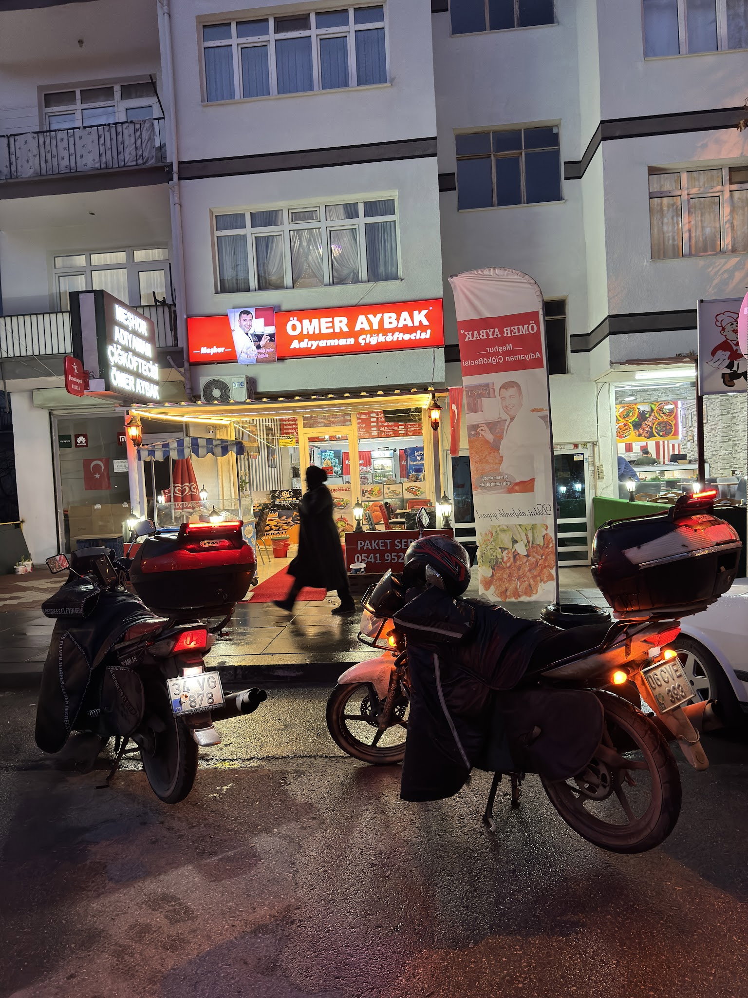 Meşhur Adiyaman Çi̇ğköfteci̇si̇ Ömer Aybak