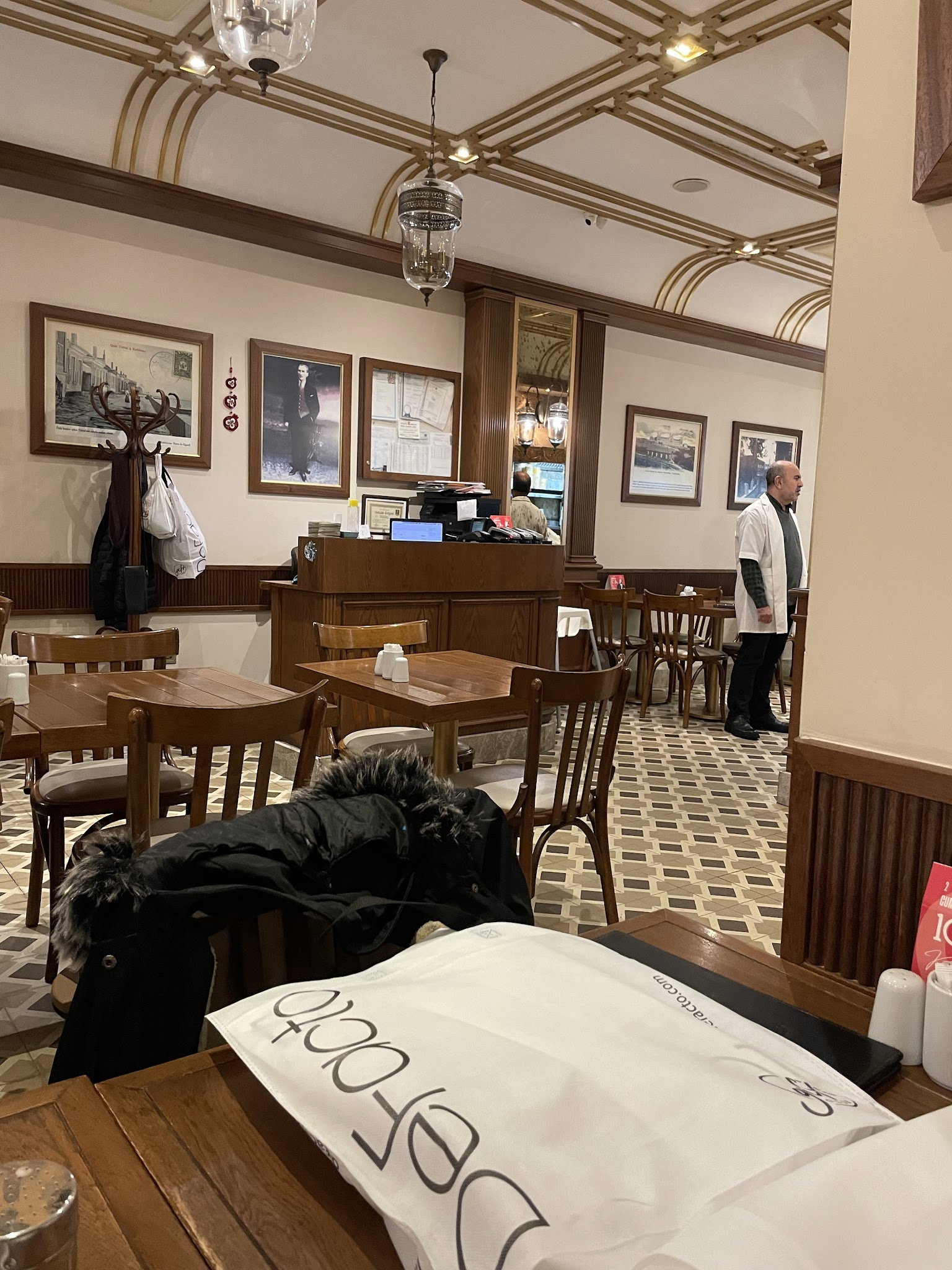 Kadıköy Saray Muhallebicisi