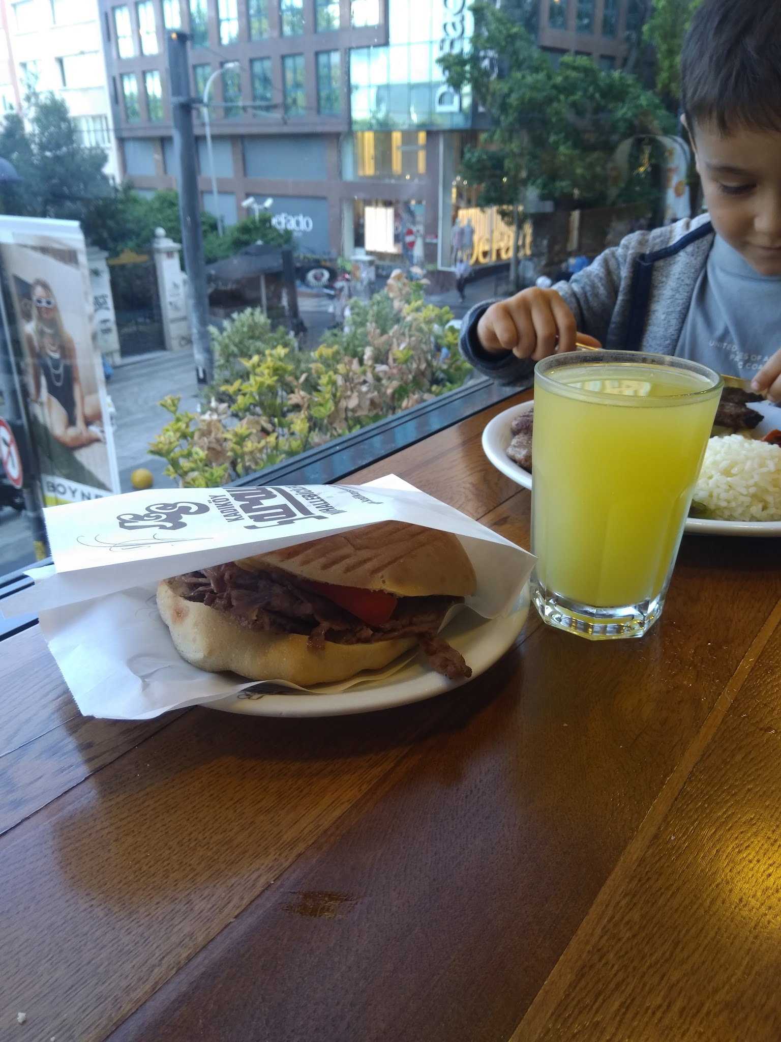 Kadıköy Saray Muhallebicisi