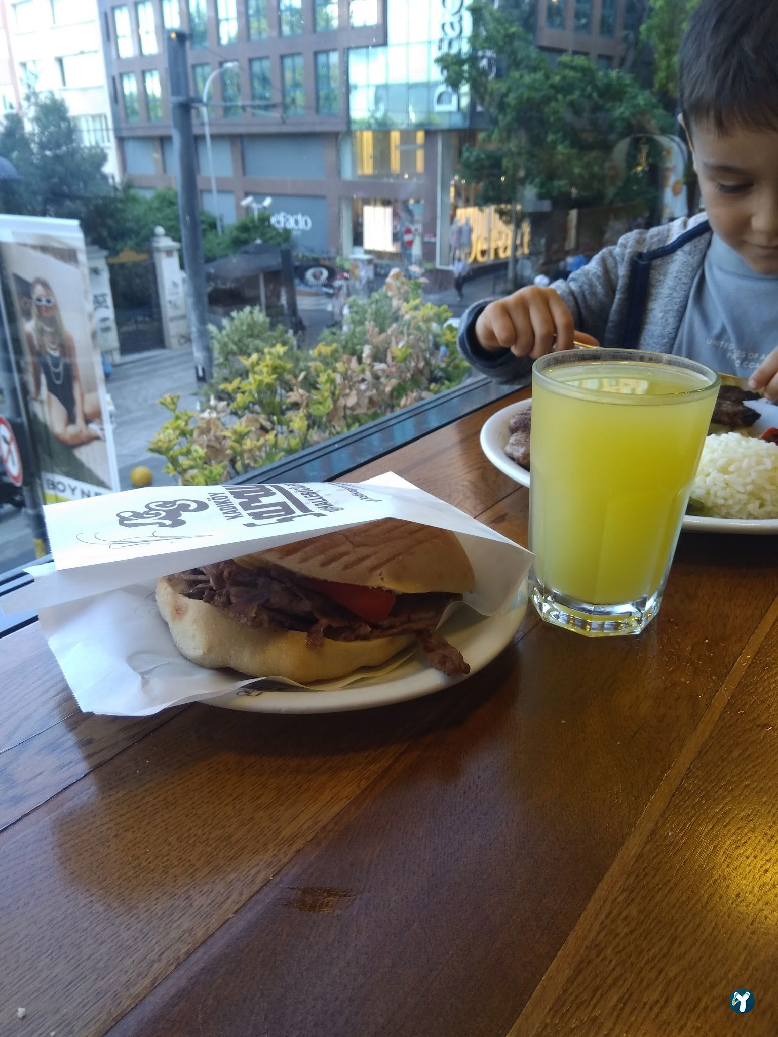 Kadıköy Saray Muhallebicisi