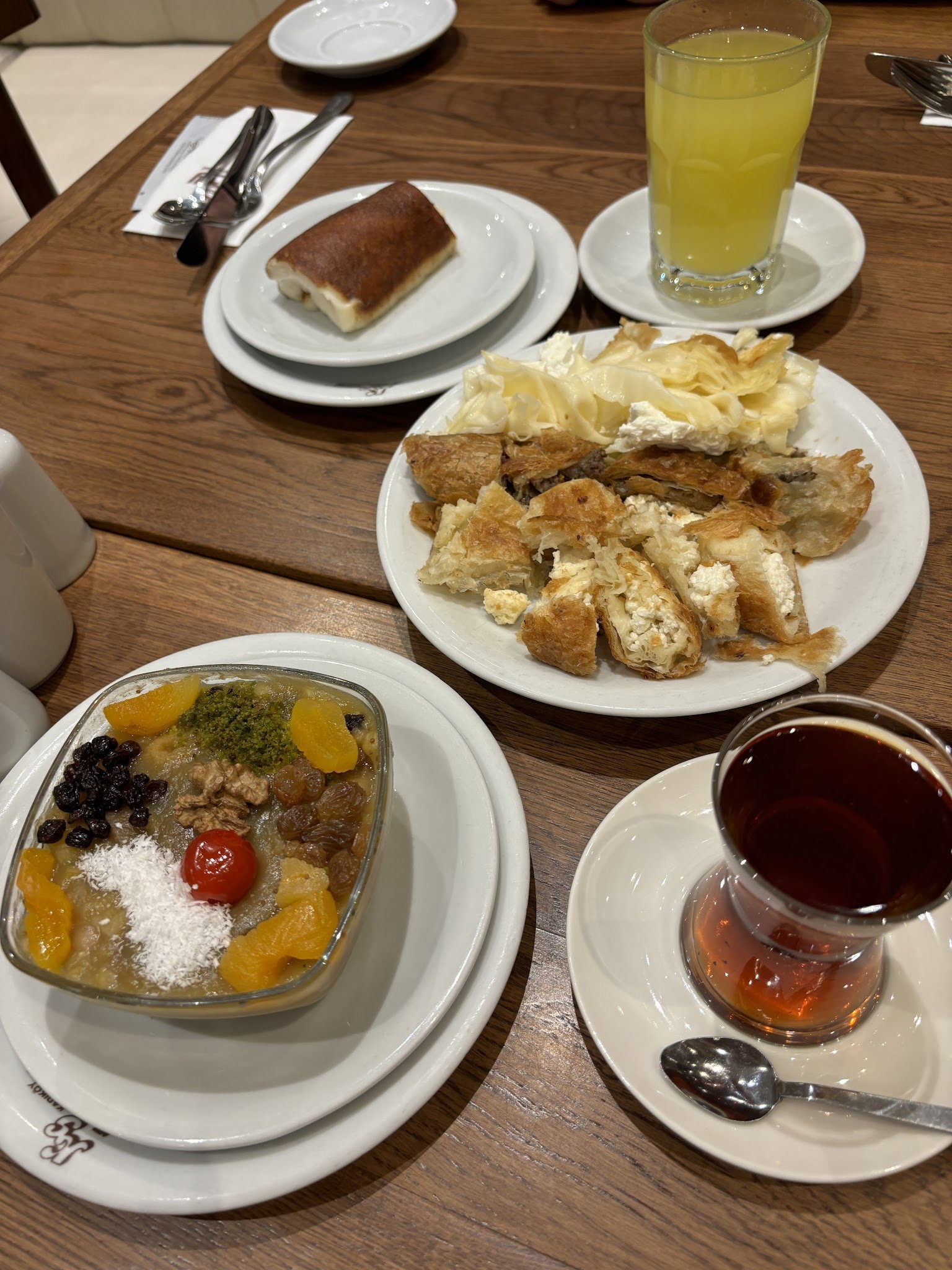 Kadıköy Saray Muhallebicisi