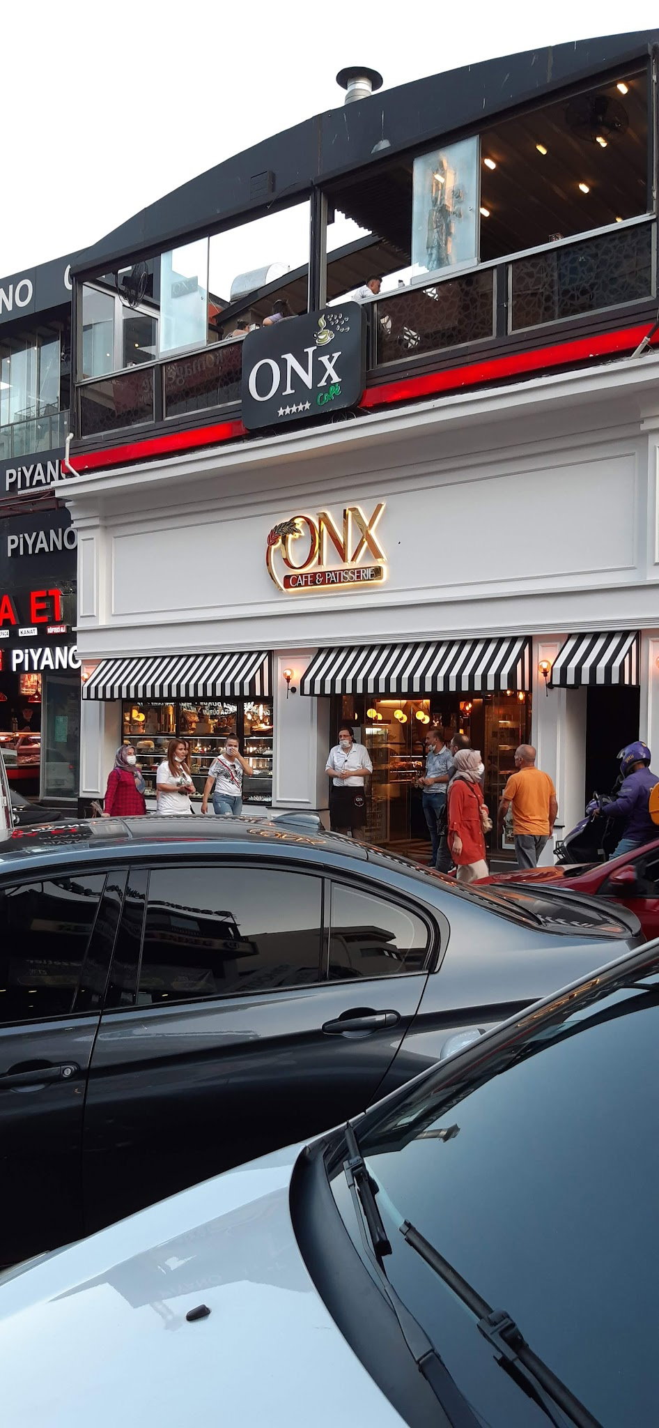 Onx Cafe Patisserie