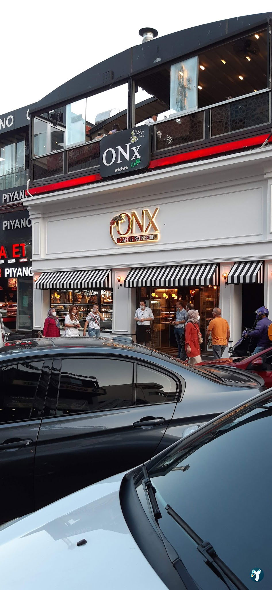 Onx Cafe Patisserie