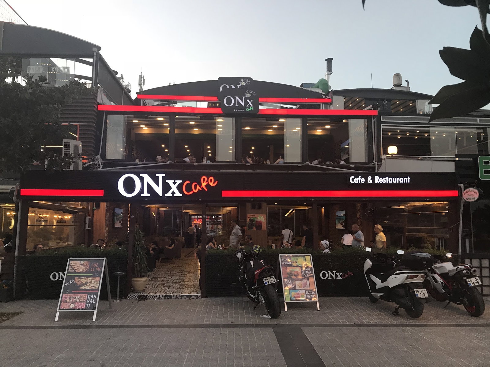 Onx Cafe Patisserie