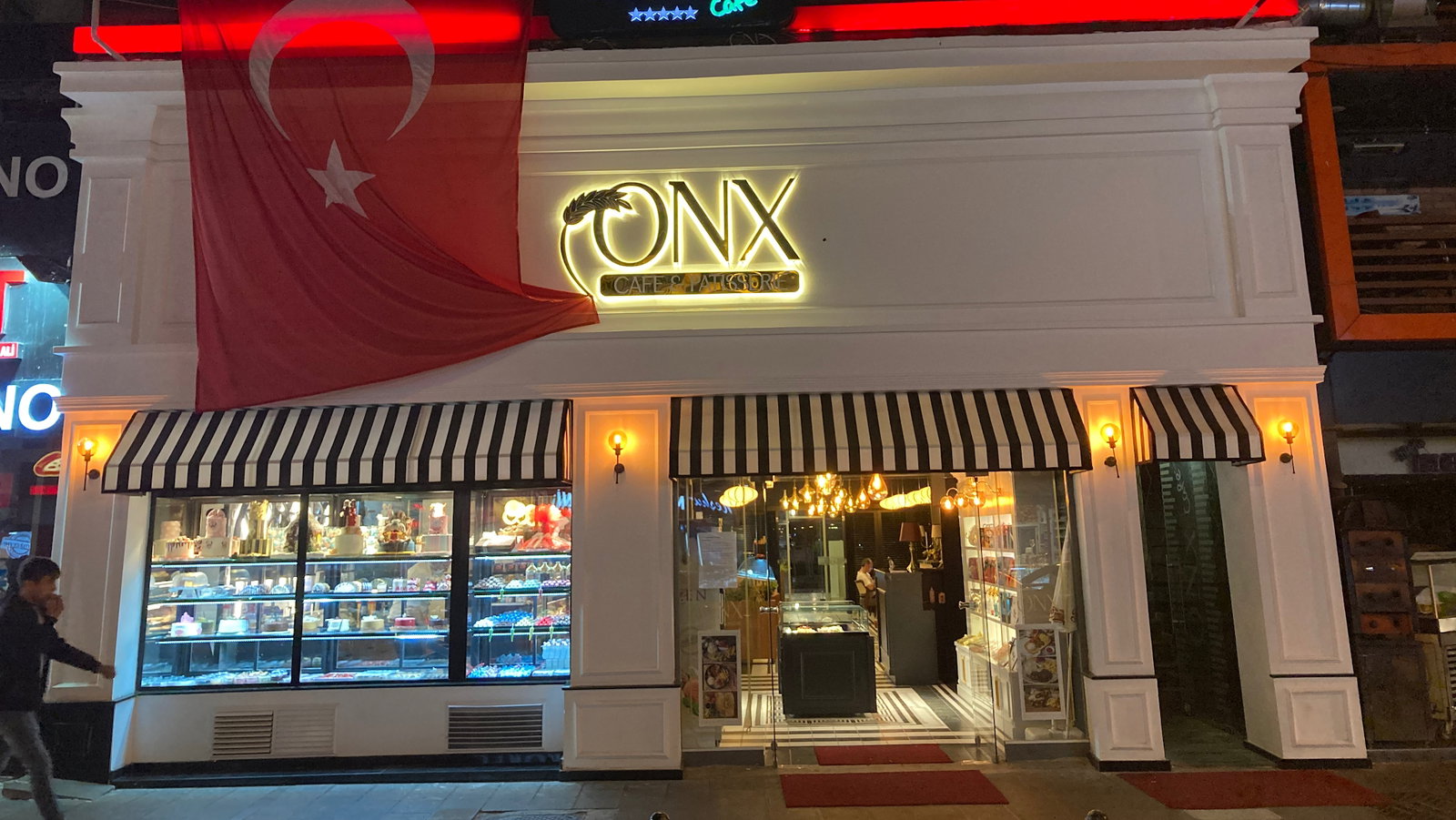 Onx Cafe Patisserie