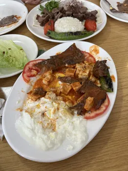 مطعم شرائح لحم وشعبي resimleri