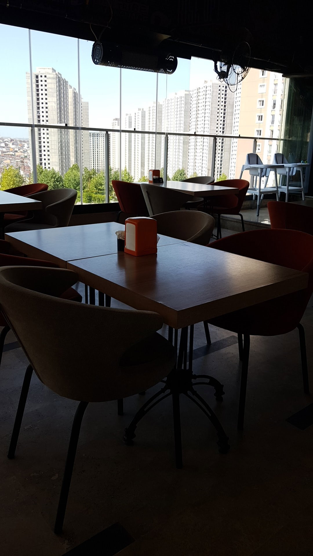 Maximunch Restaurant