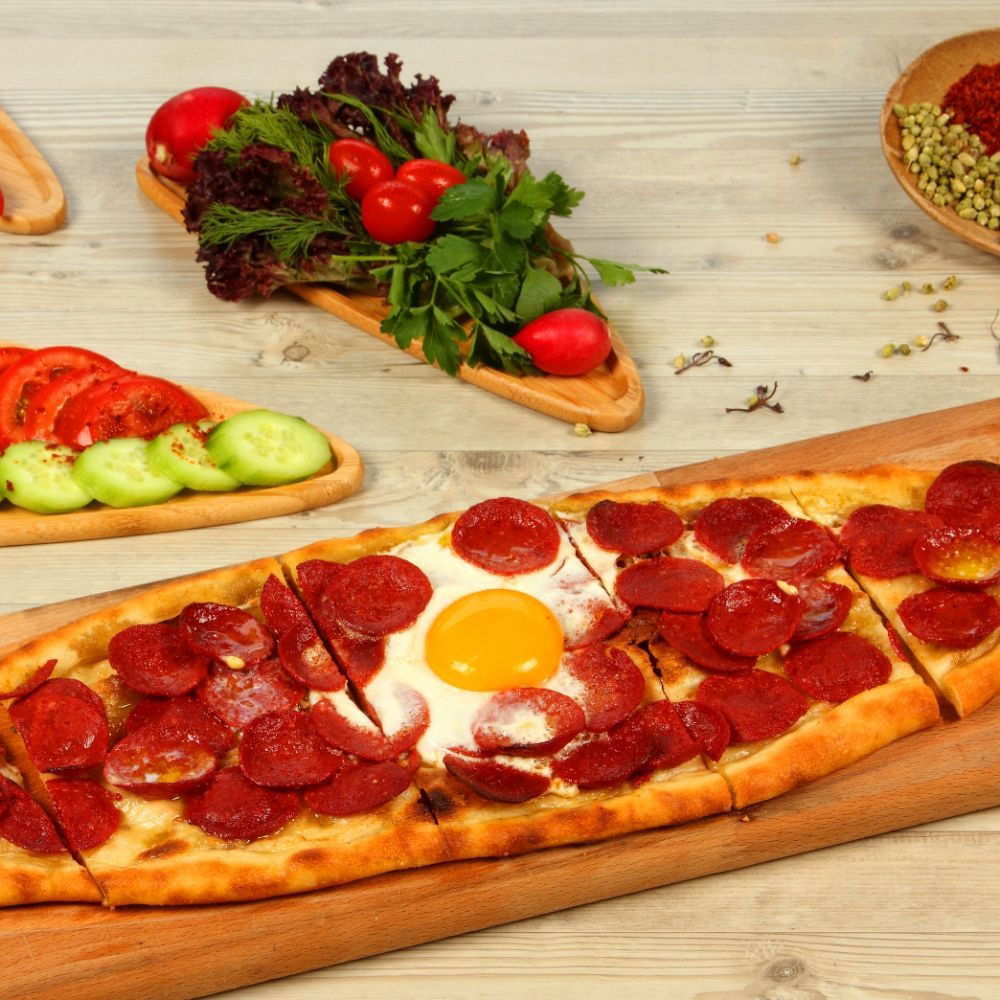 Sucuklu Yumurtalı Pide
